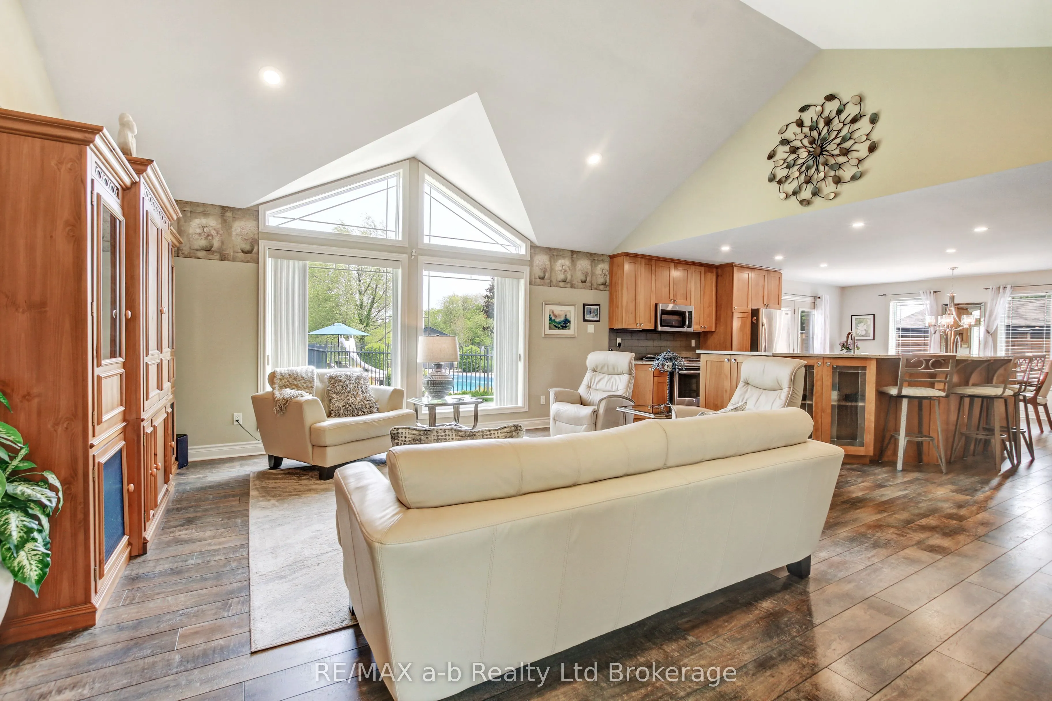 7 OTTERVIEW Drive