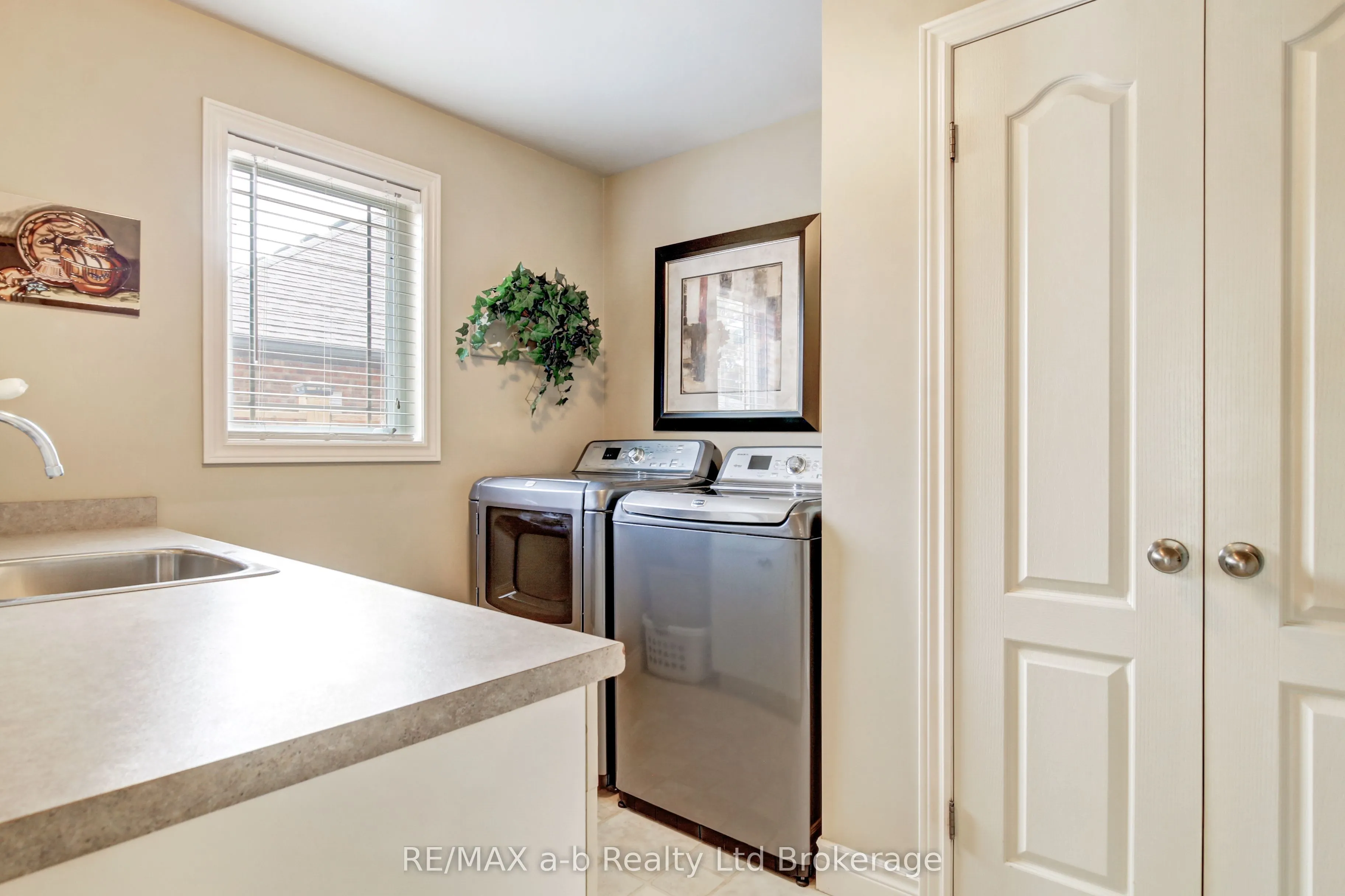7 OTTERVIEW Drive