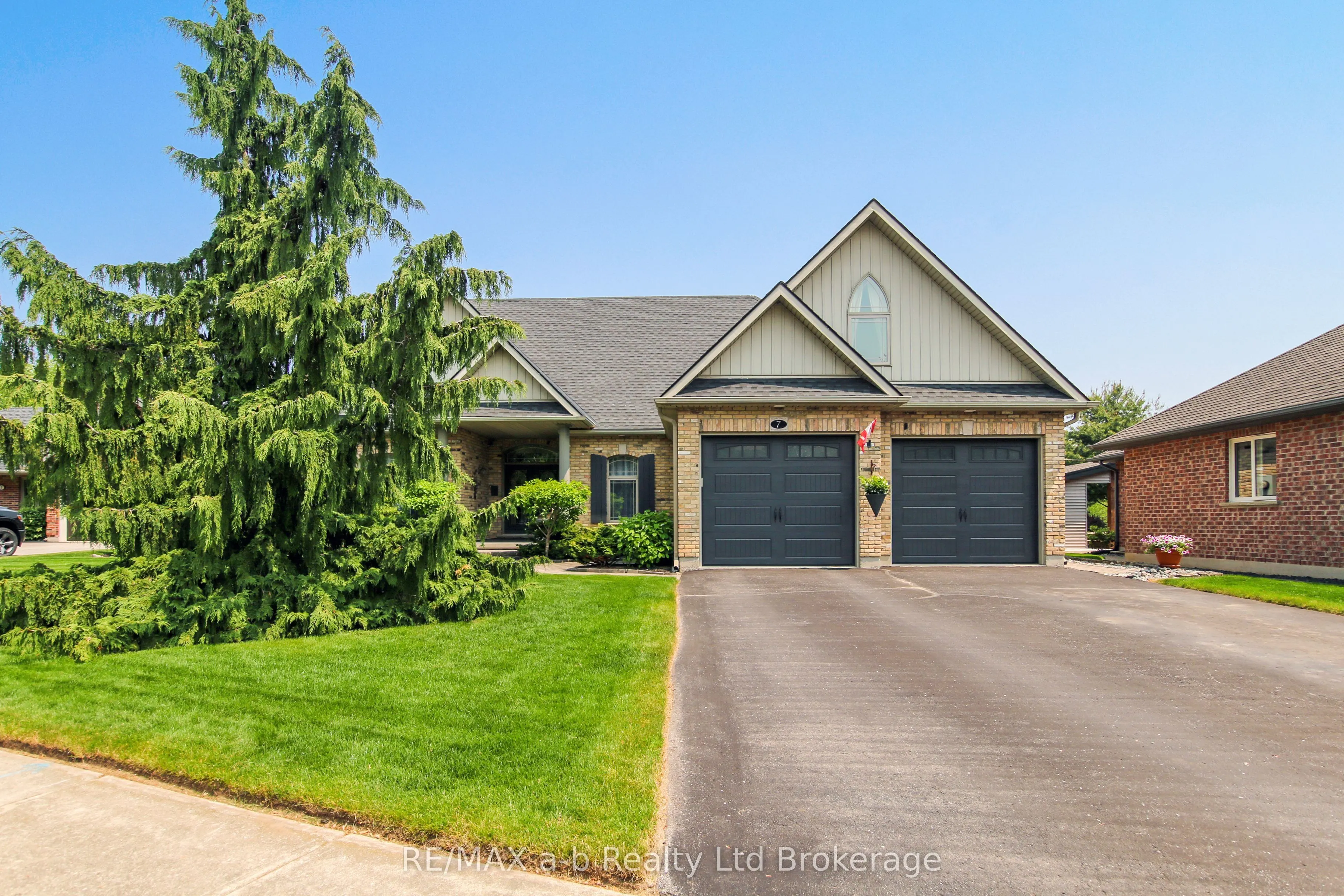 7 OTTERVIEW Drive