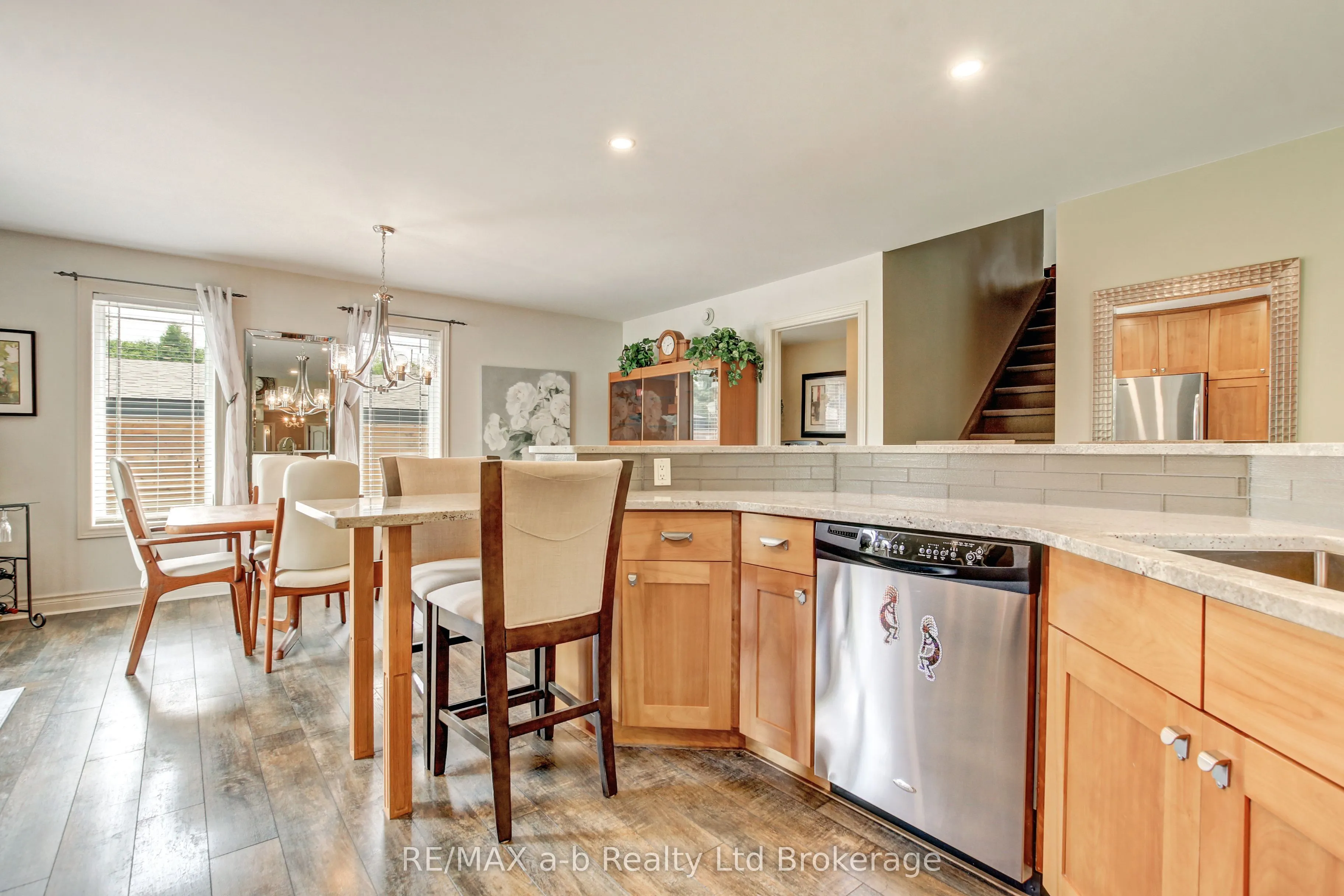 7 OTTERVIEW Drive