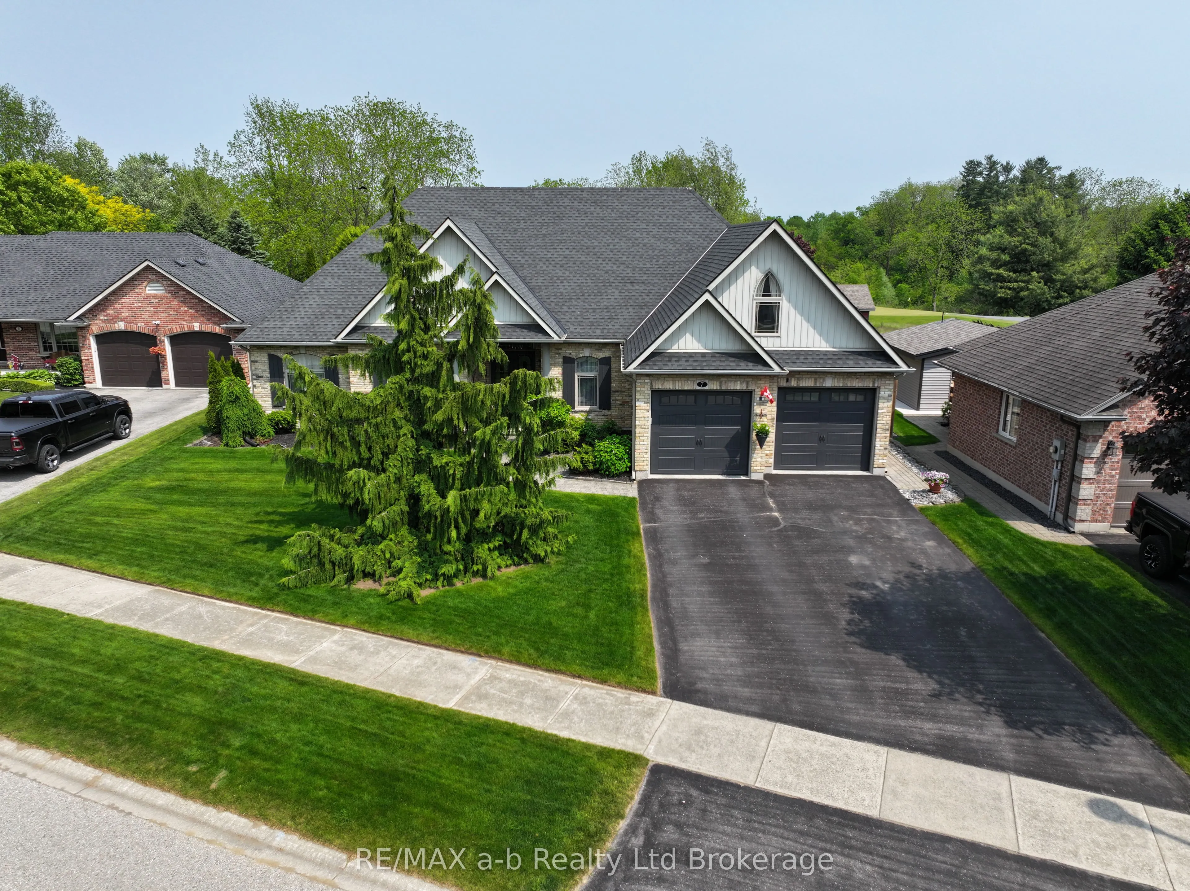 7 OTTERVIEW Drive