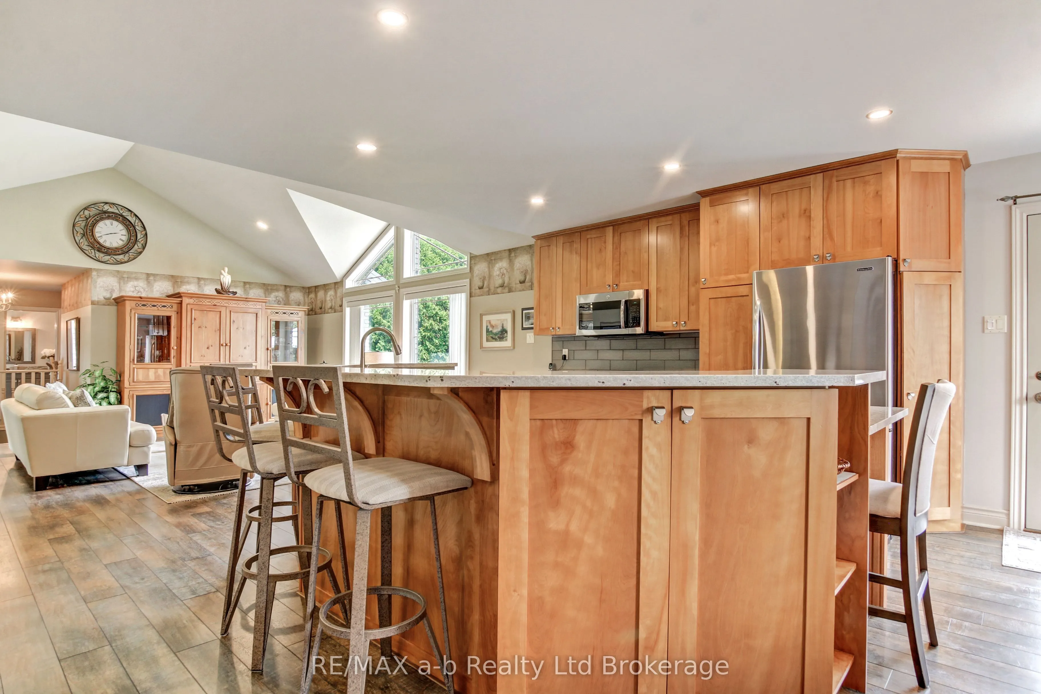 7 OTTERVIEW Drive