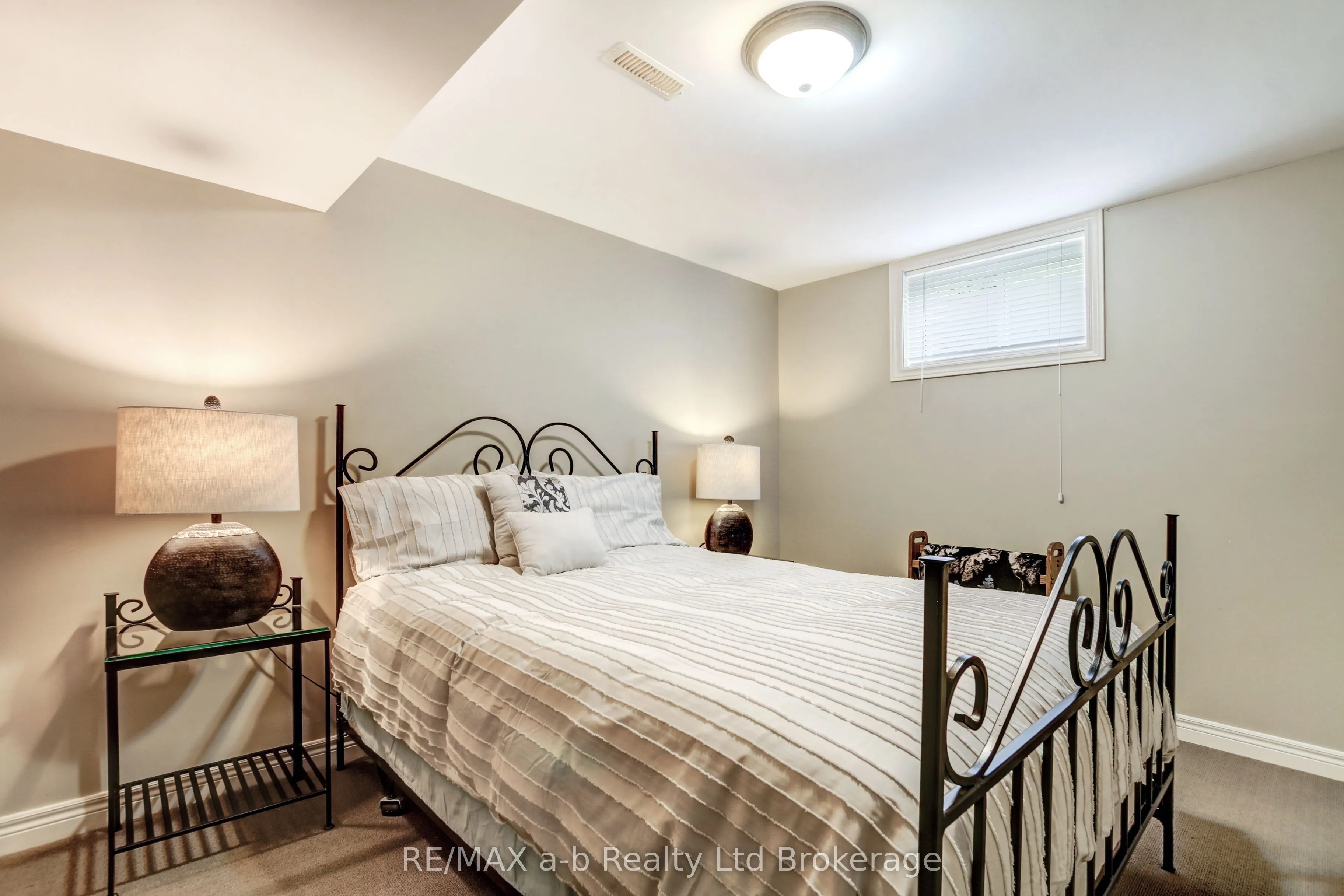 7 OTTERVIEW Drive