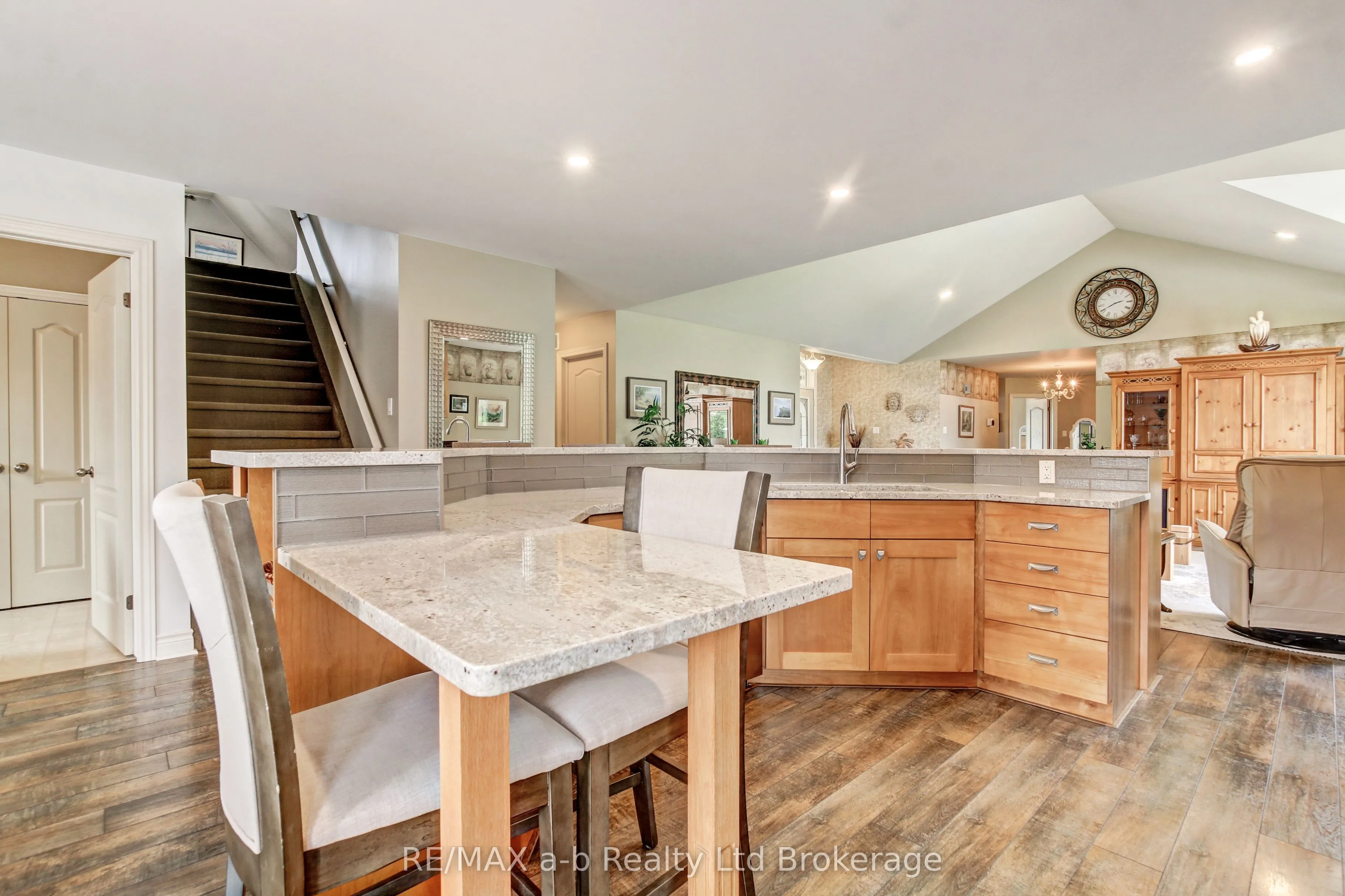 7 OTTERVIEW Drive