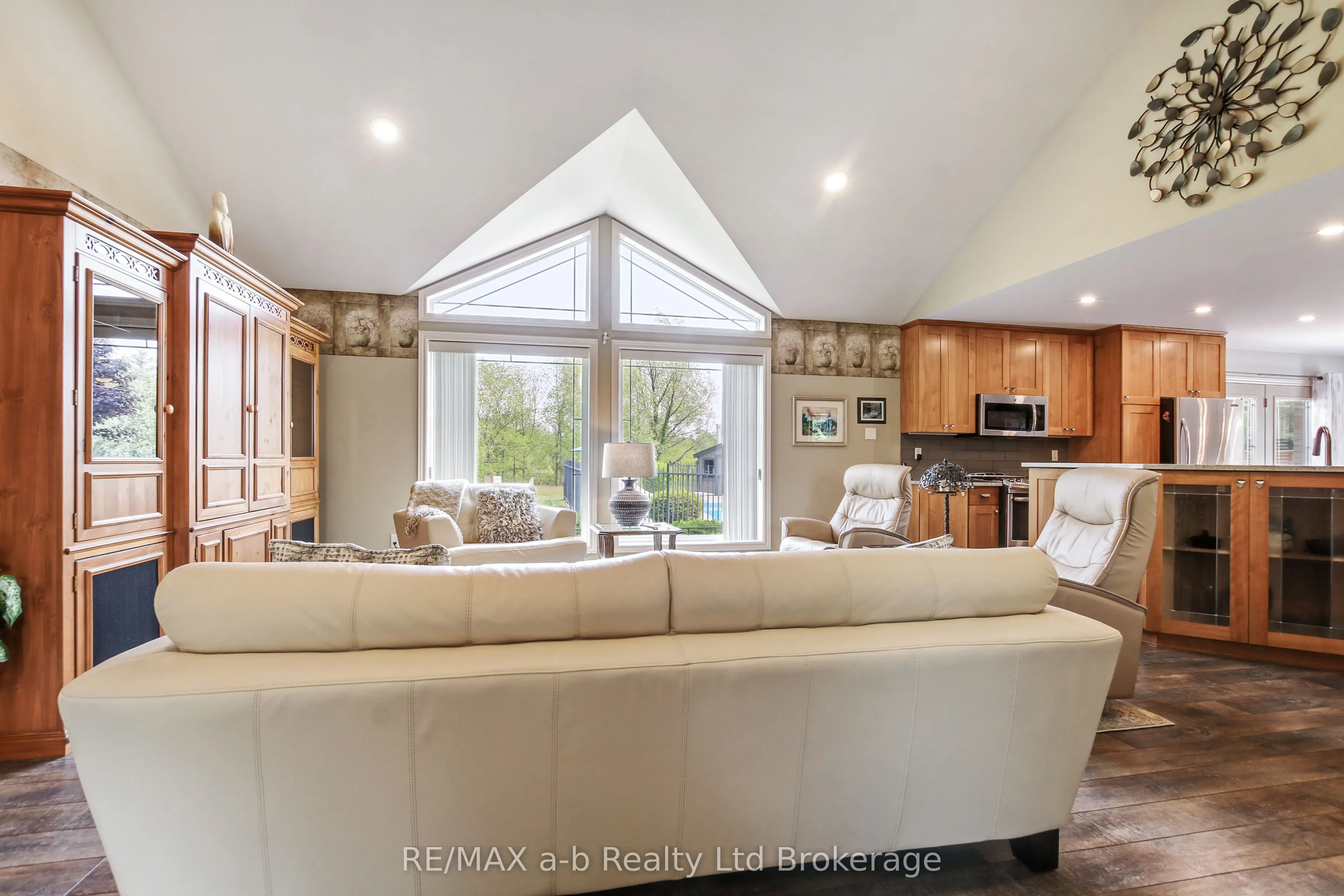 7 OTTERVIEW Drive