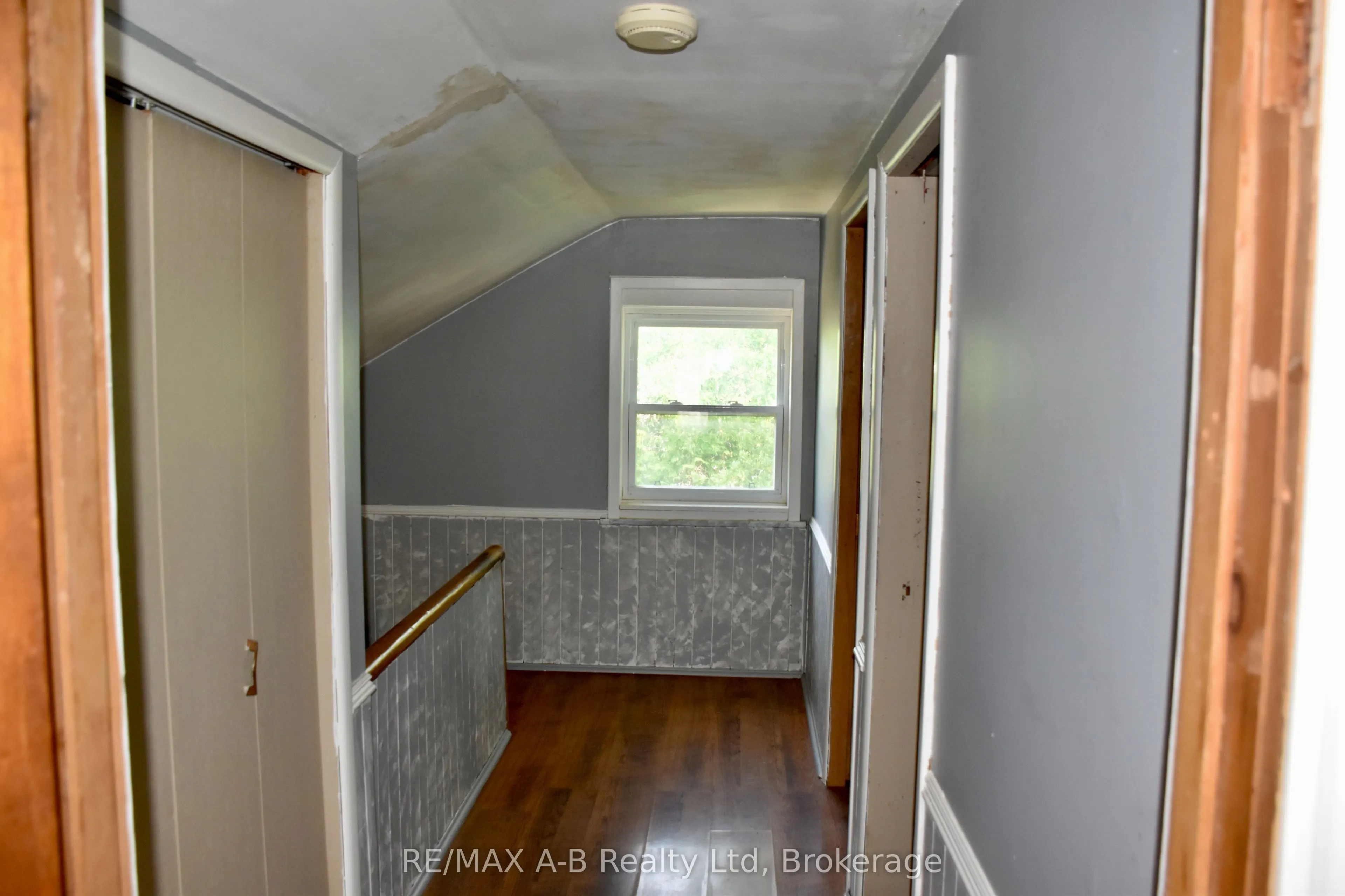86 Salina Street N