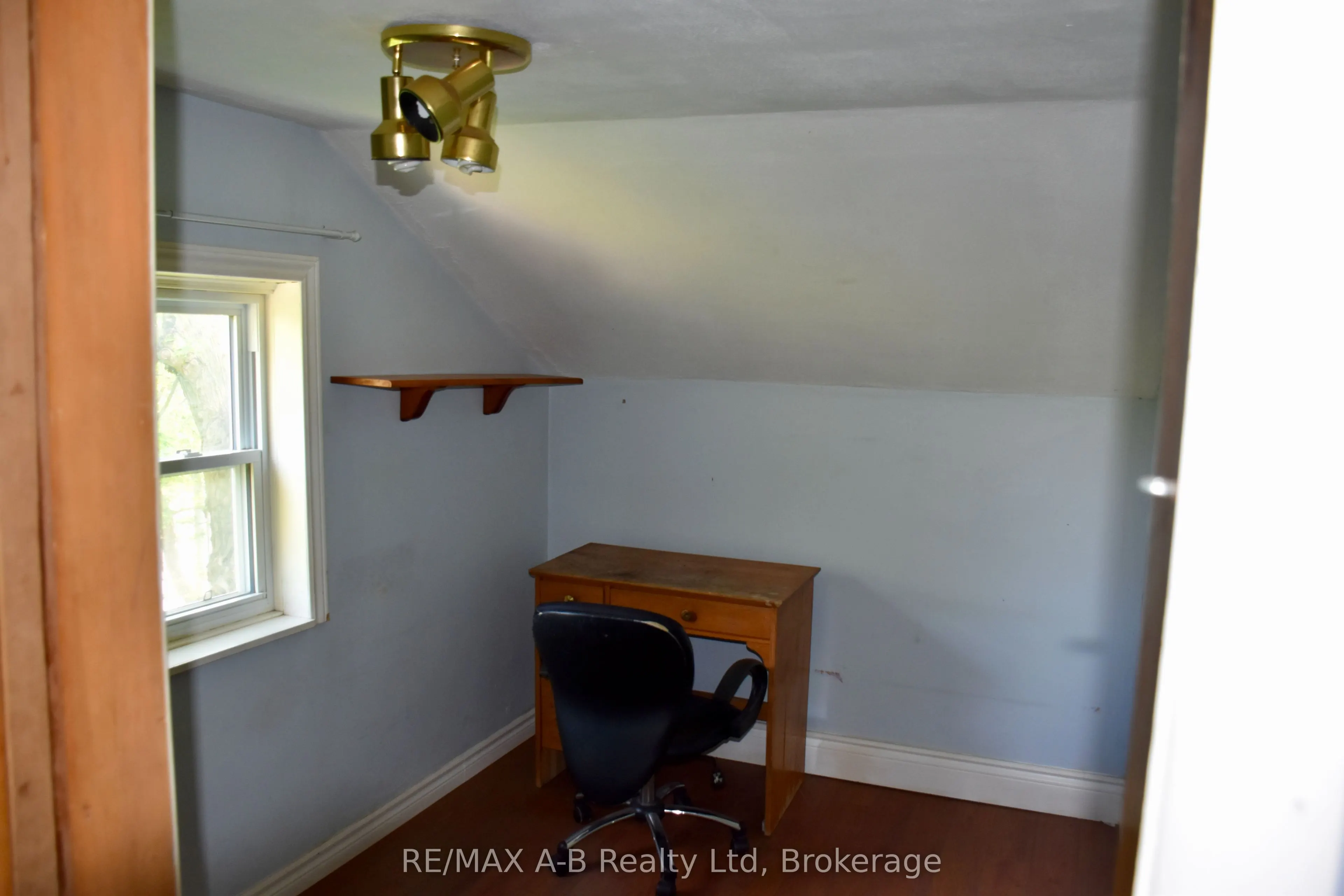 86 Salina Street N
