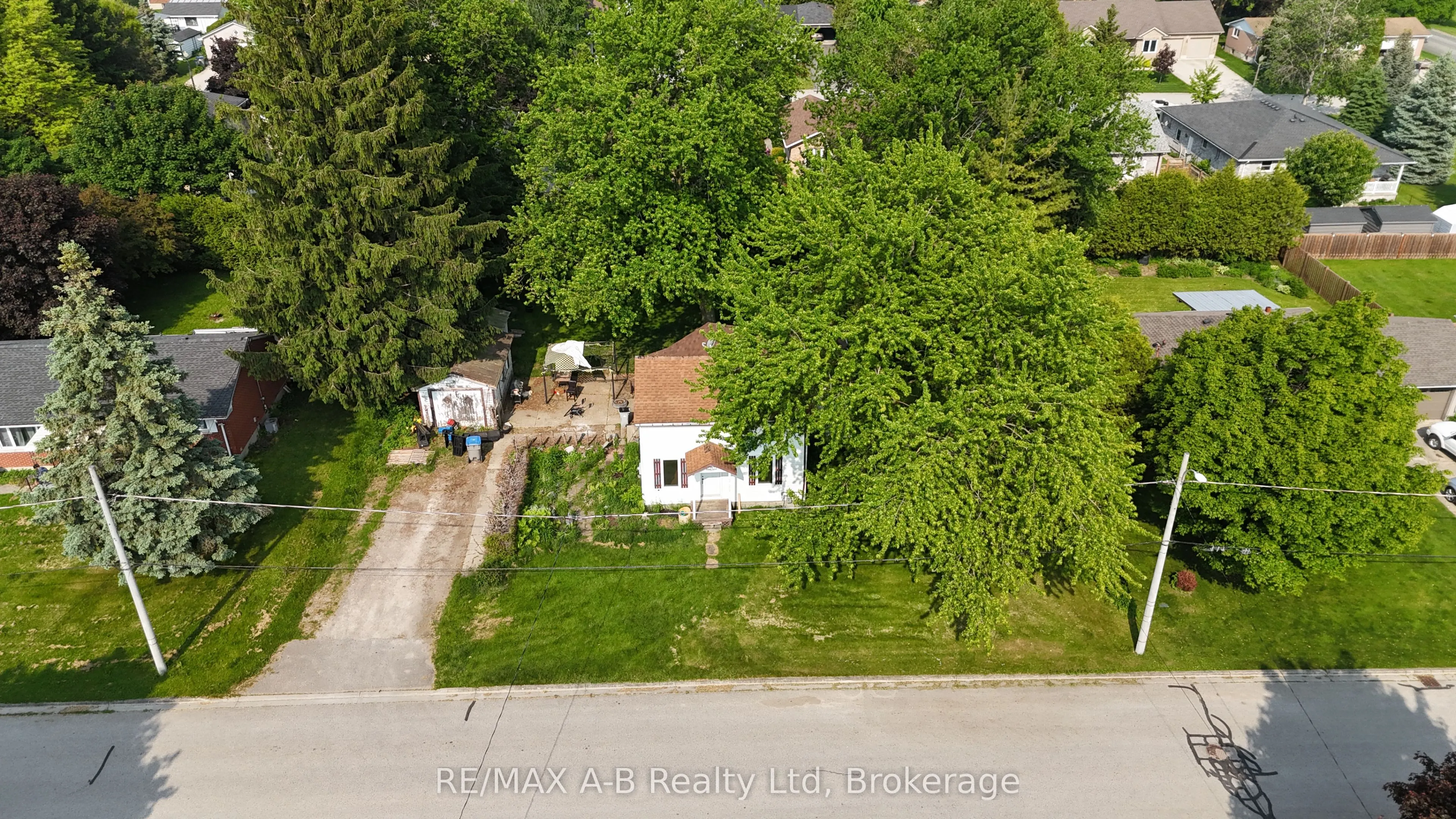 86 Salina Street N