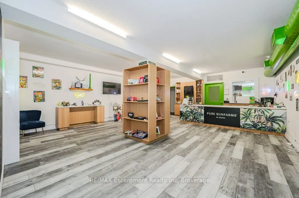 126 Main Street S