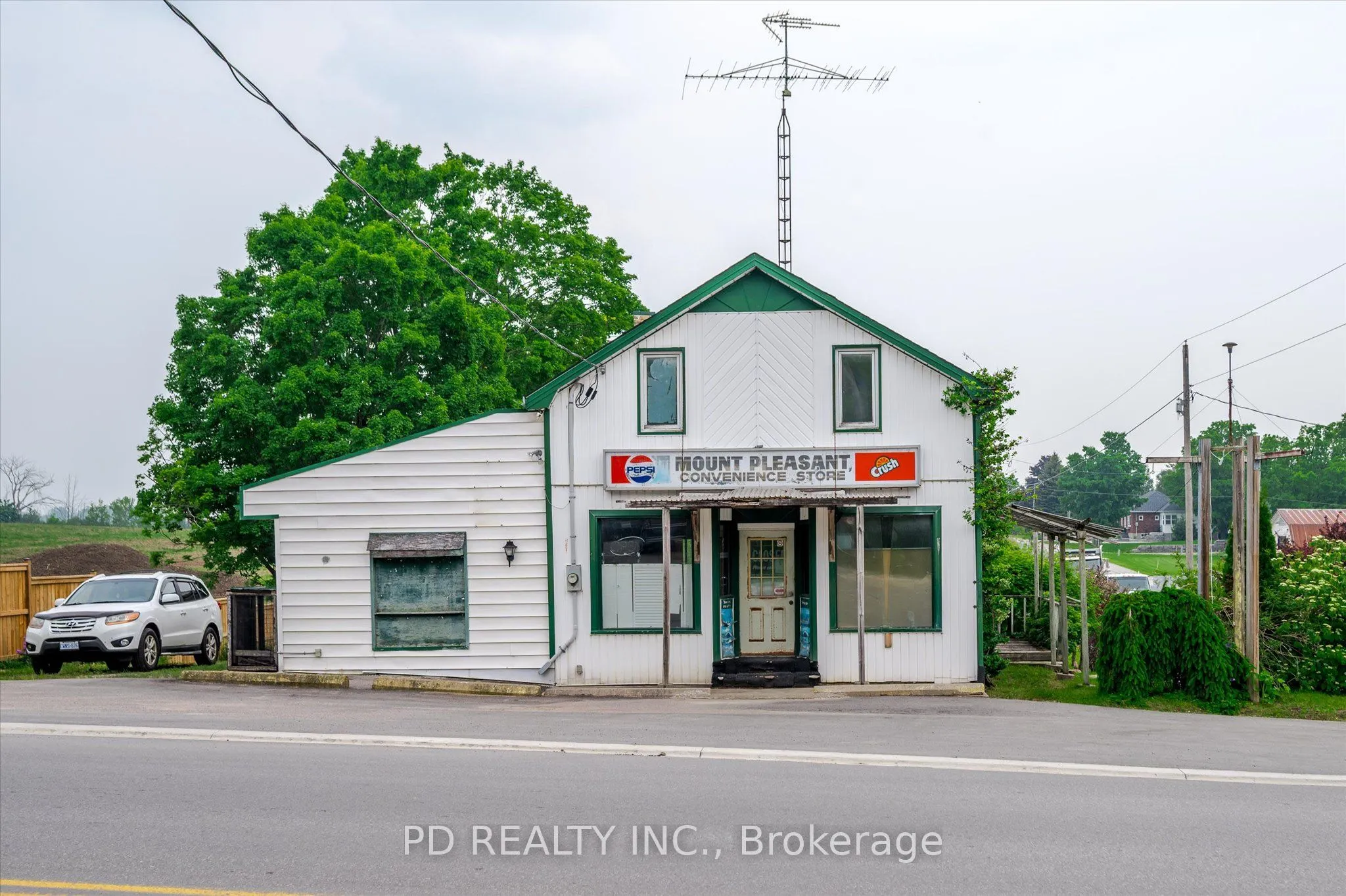 2449 Queen Mary Street