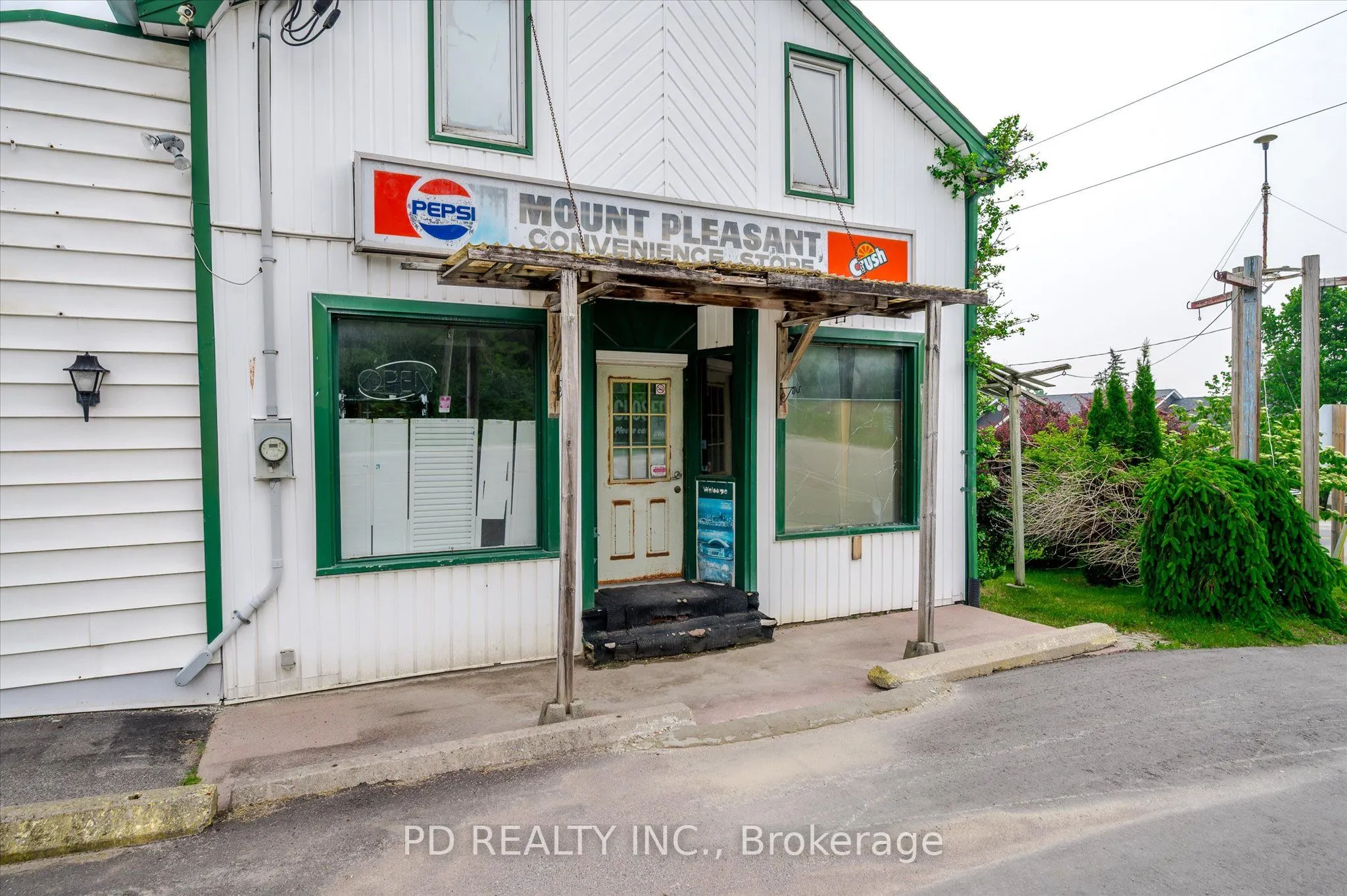 2449 Queen Mary Street