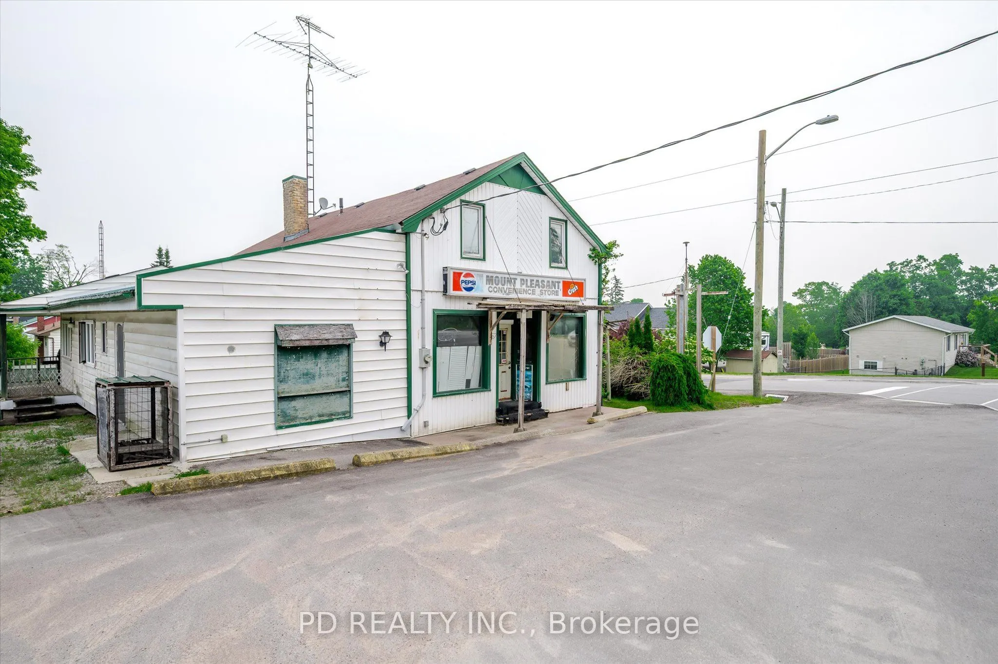 2449 Queen Mary Street