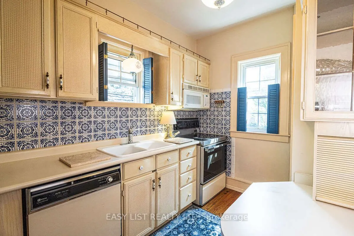 240 Prado Place
