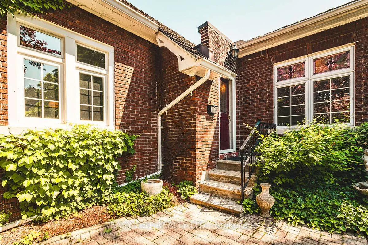 240 Prado Place