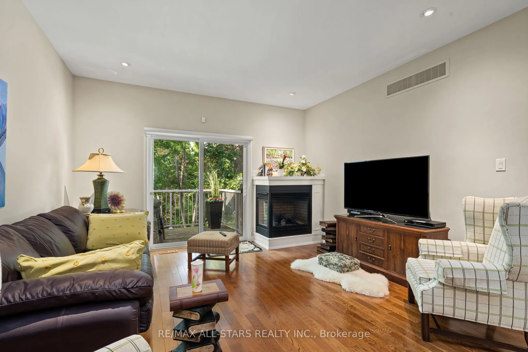 84A Francis Street E