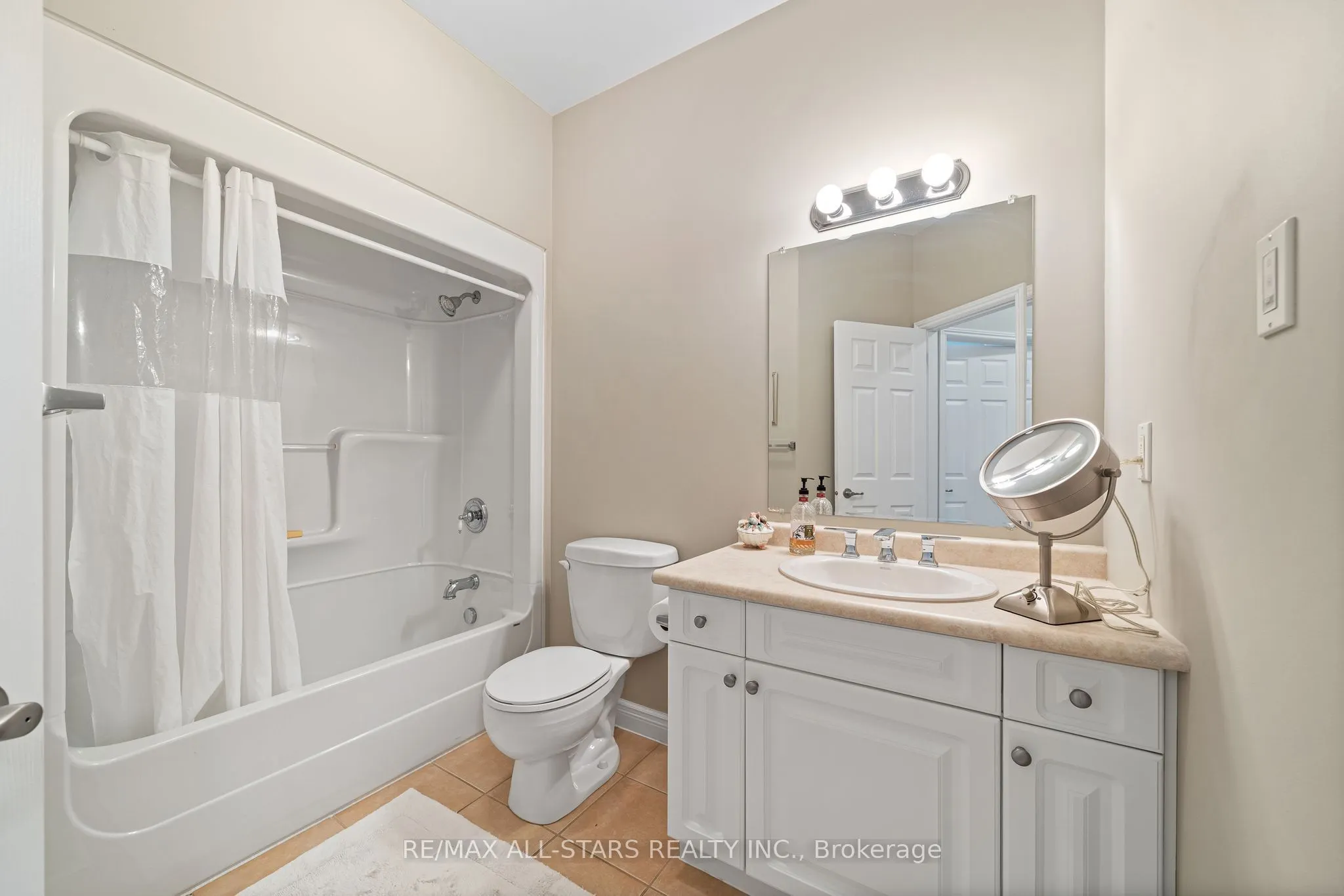 84A Francis Street E