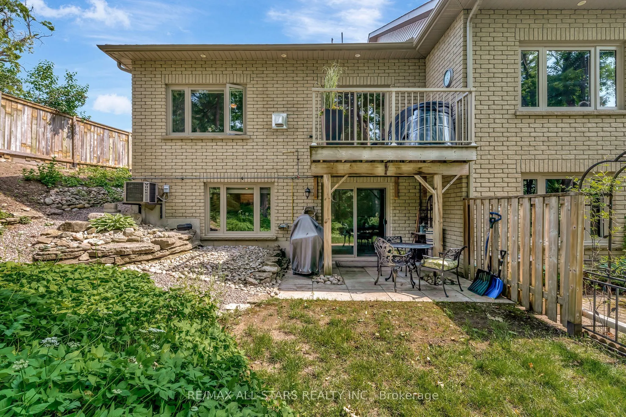84A Francis Street E