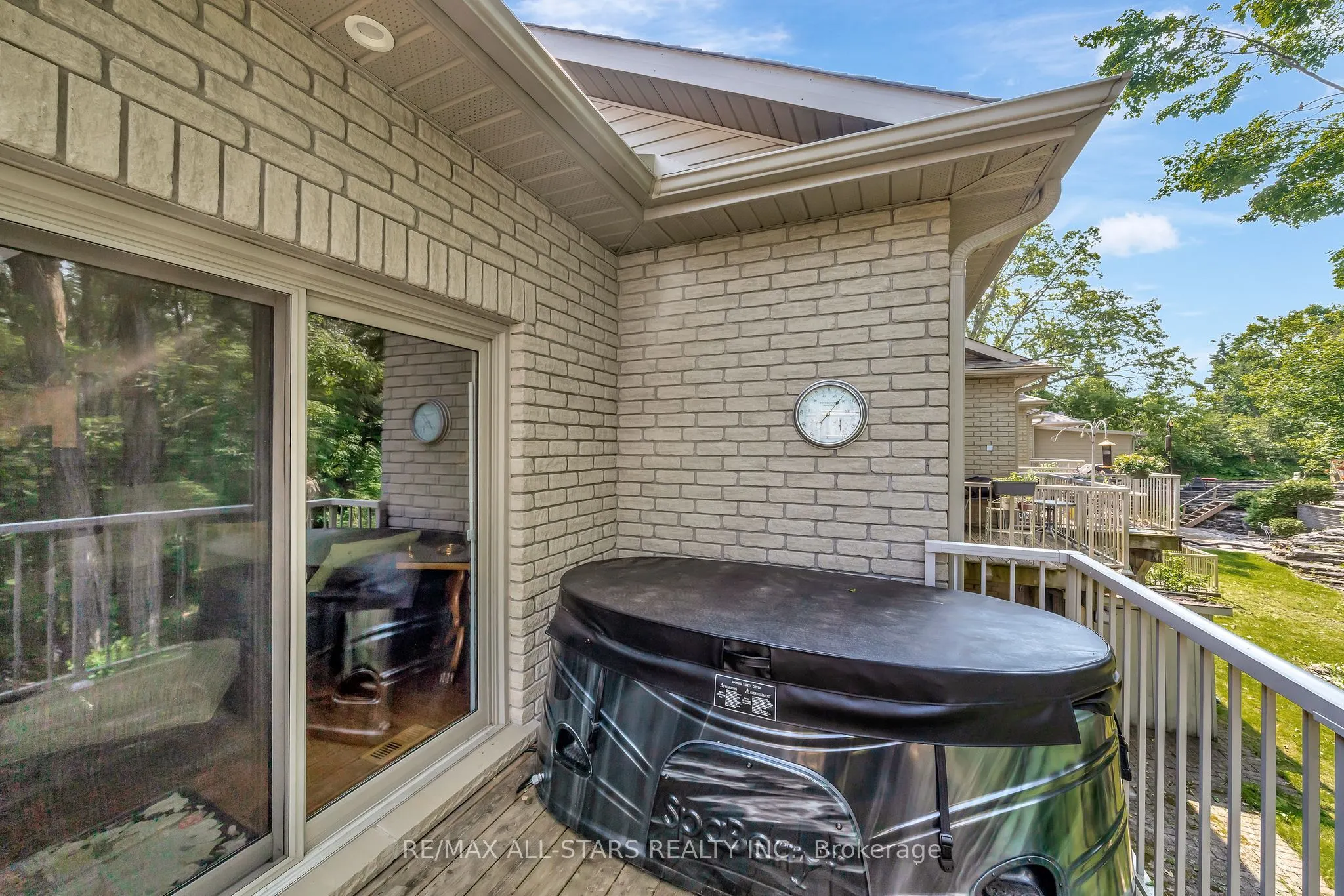 84A Francis Street E