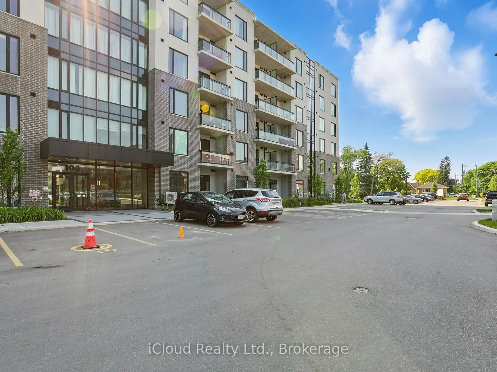 103 Roger Street, #411