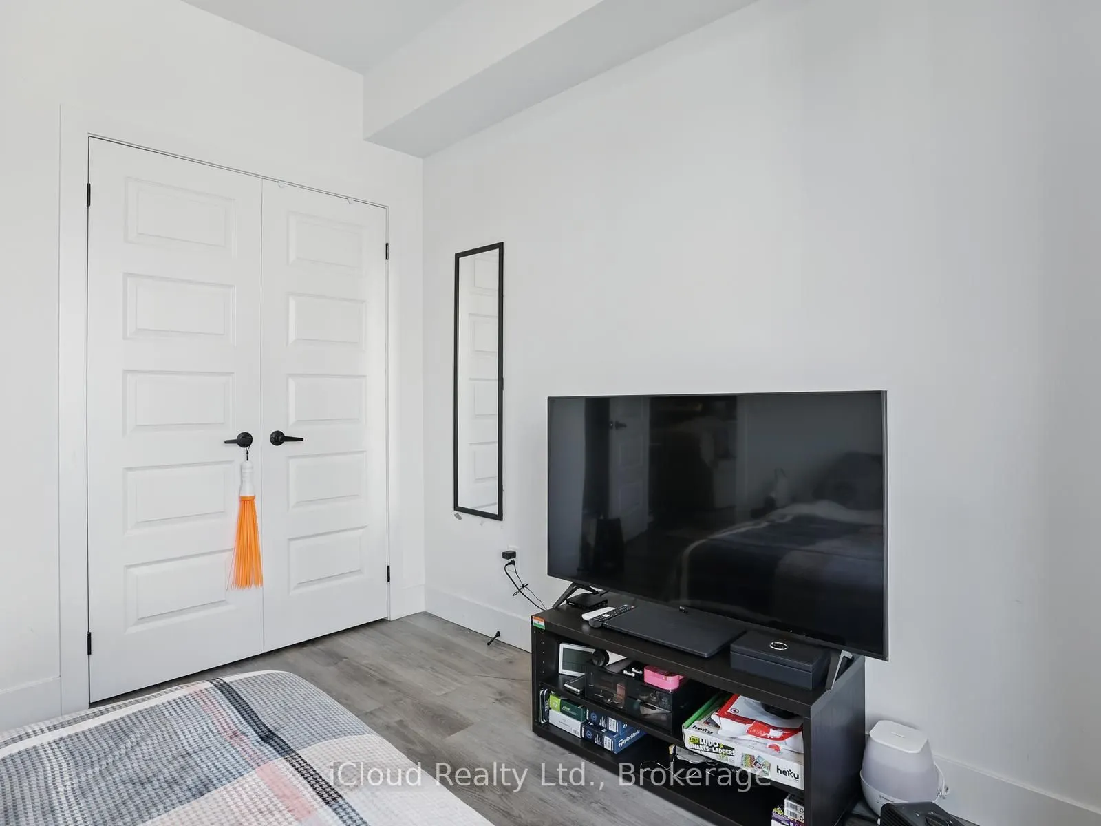 103 Roger Street, #411