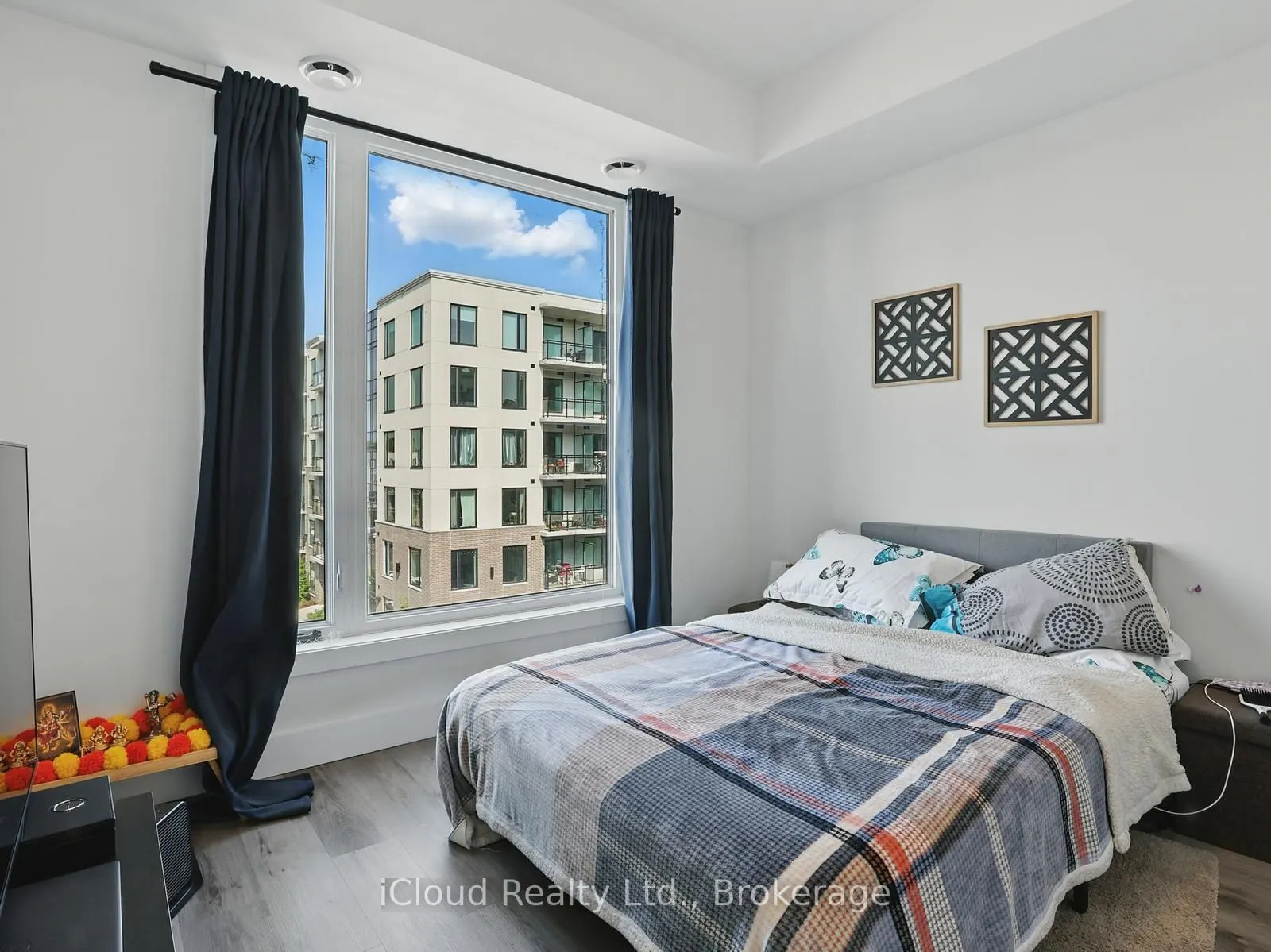 103 Roger Street, #411