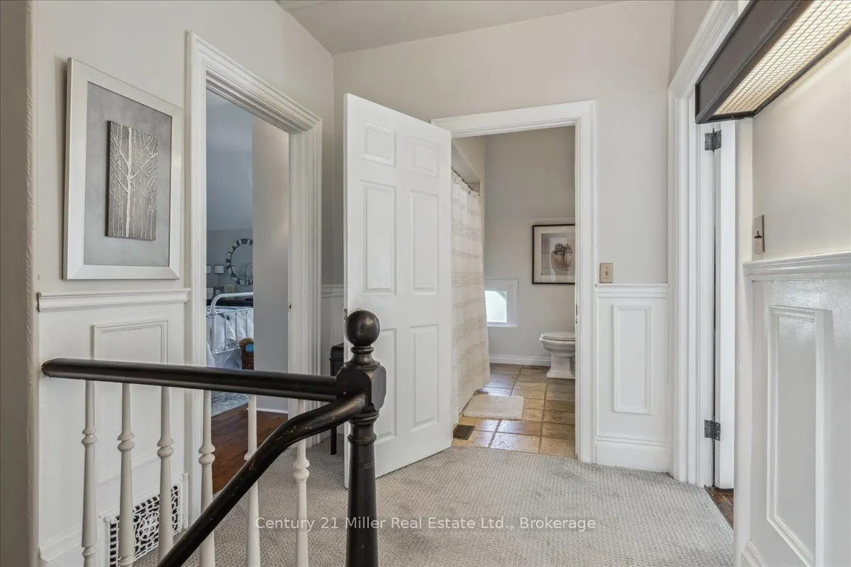 585 Dundas Street E