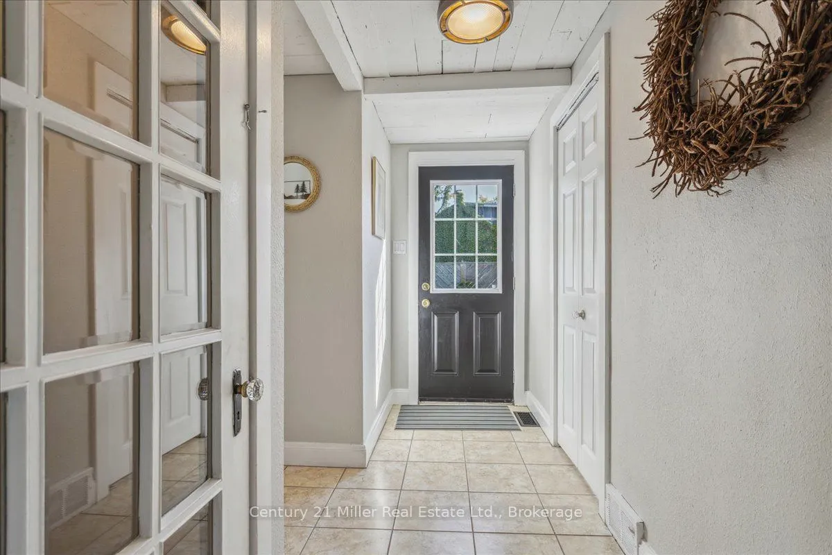585 Dundas Street E