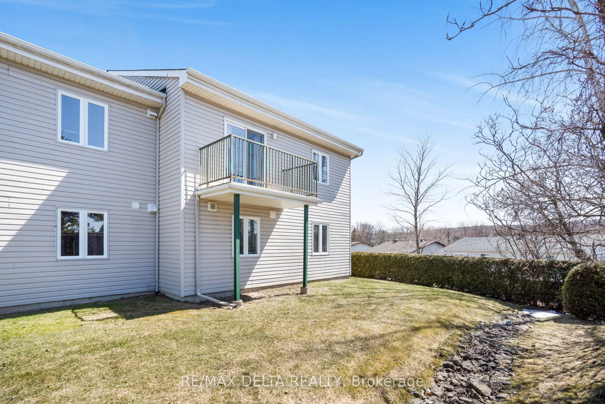 2927 Laurier Street, #208