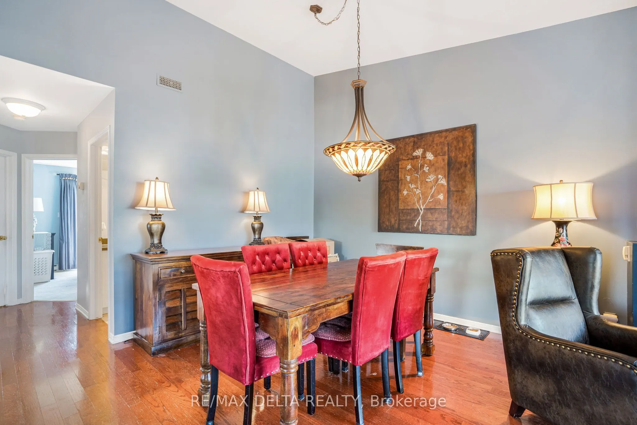 2927 Laurier Street, #208