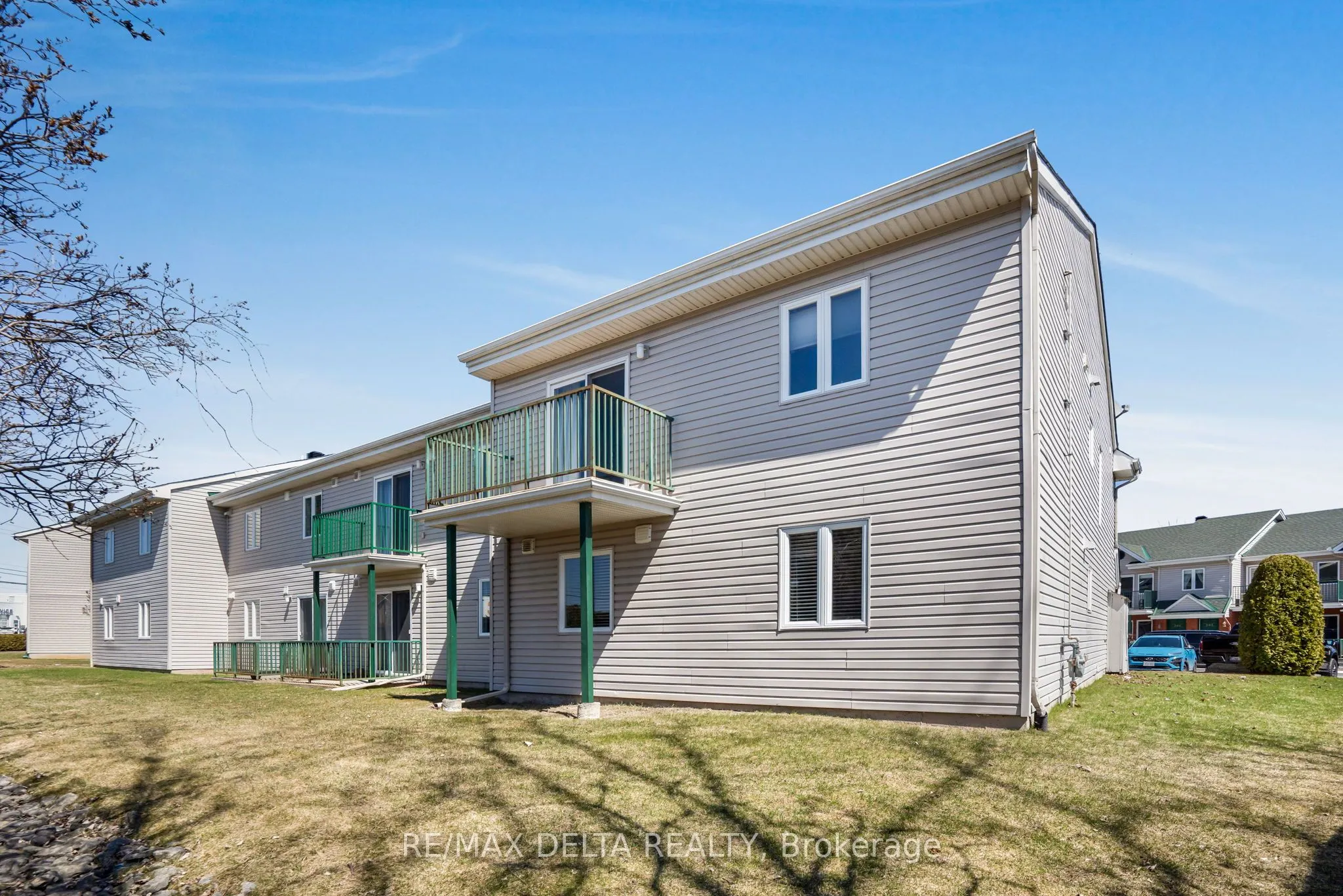 2927 Laurier Street, #208