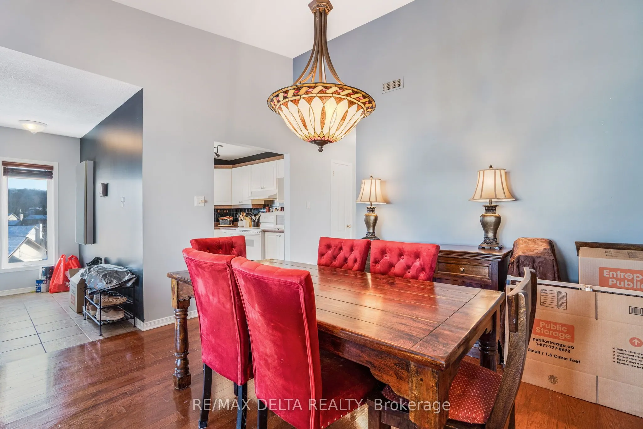 2927 Laurier Street, #208