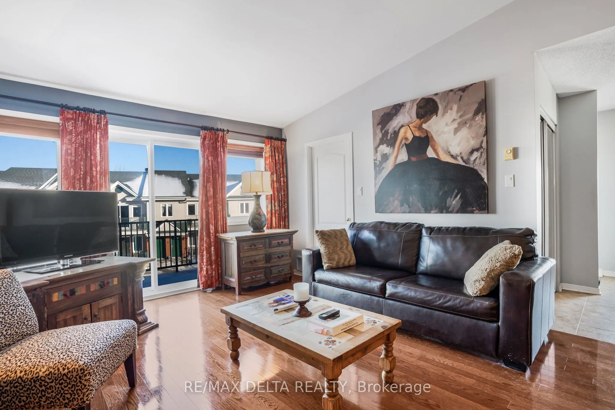 2927 Laurier Street, #208