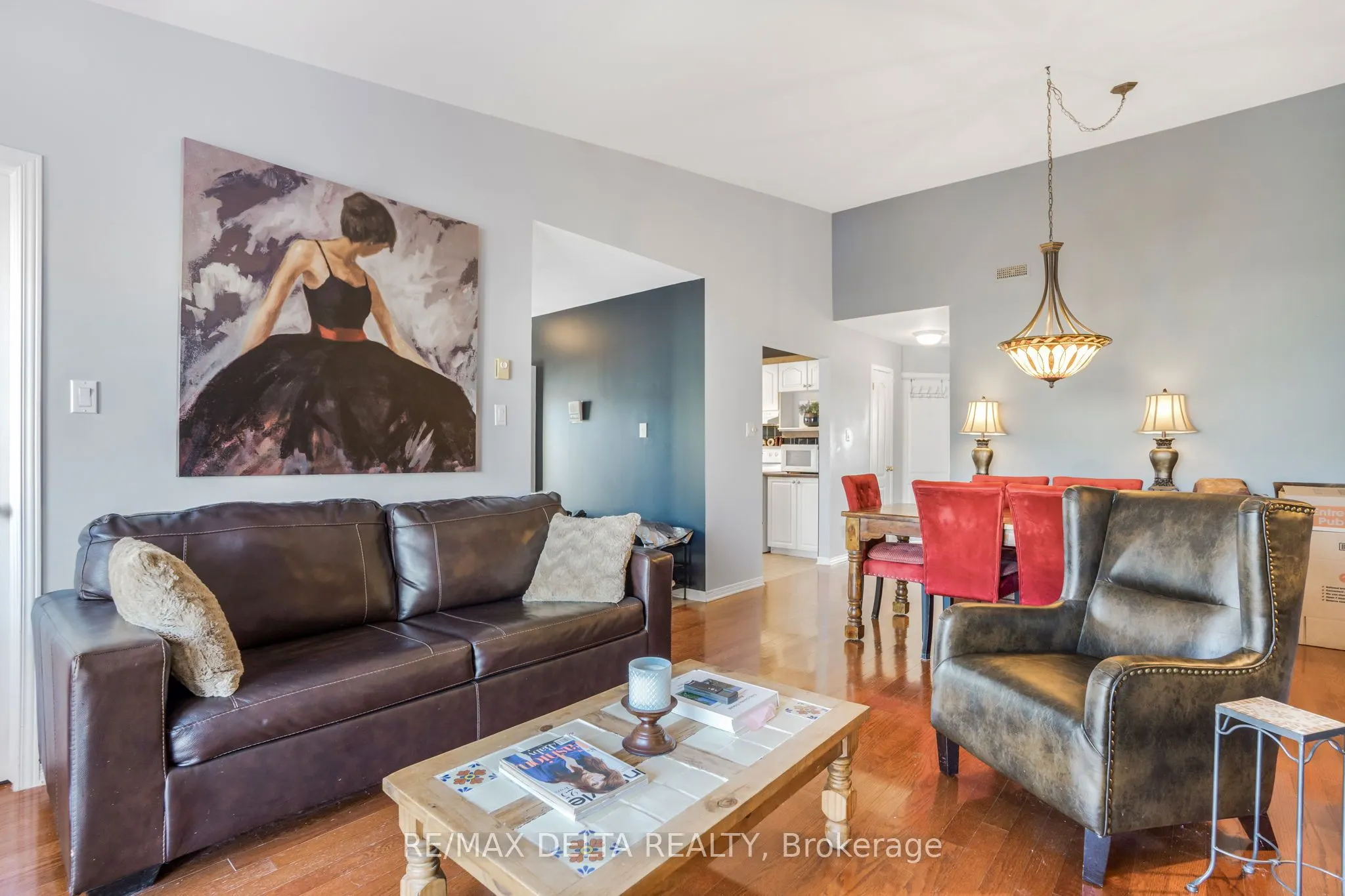 2927 Laurier Street, #208