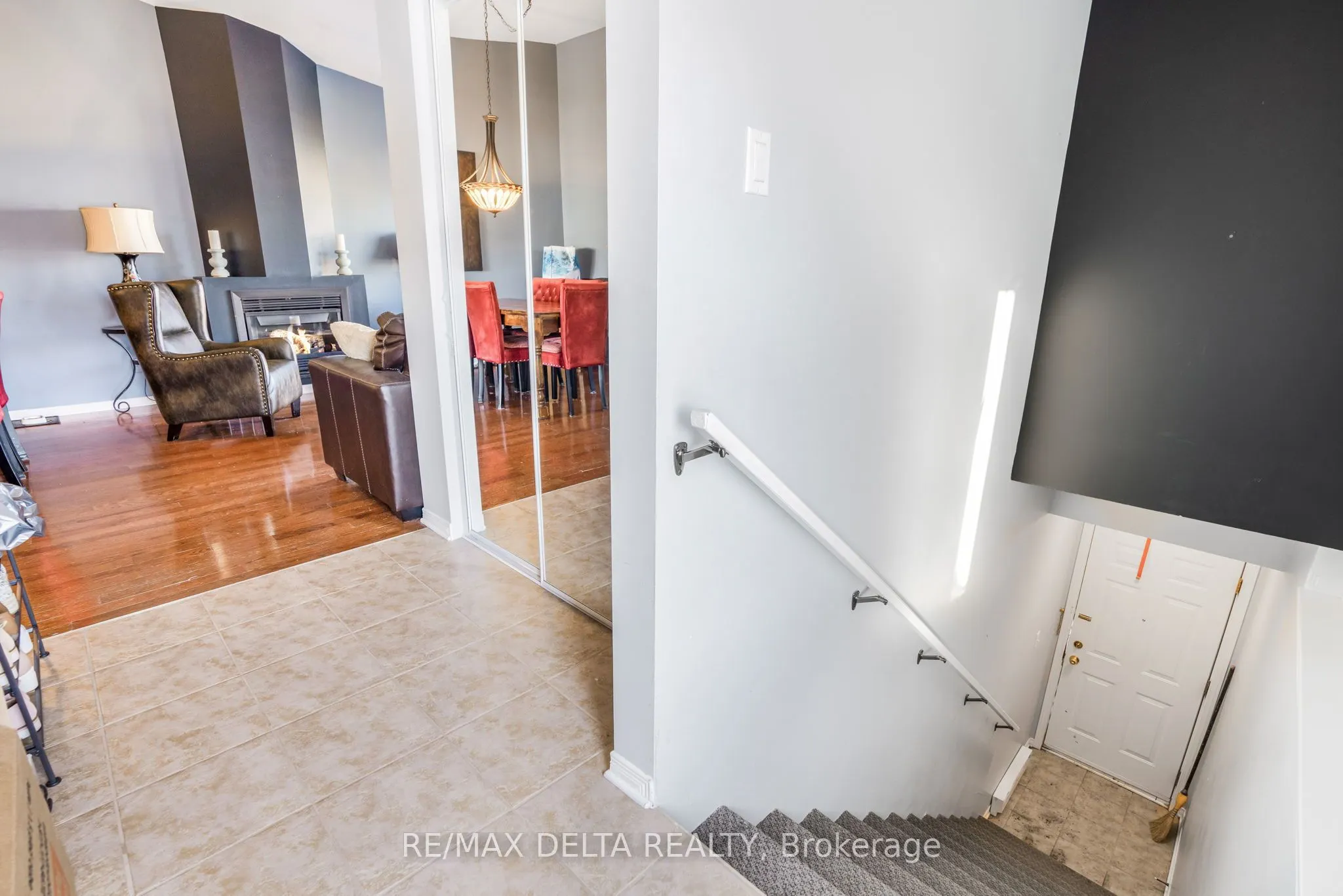 2927 Laurier Street, #208