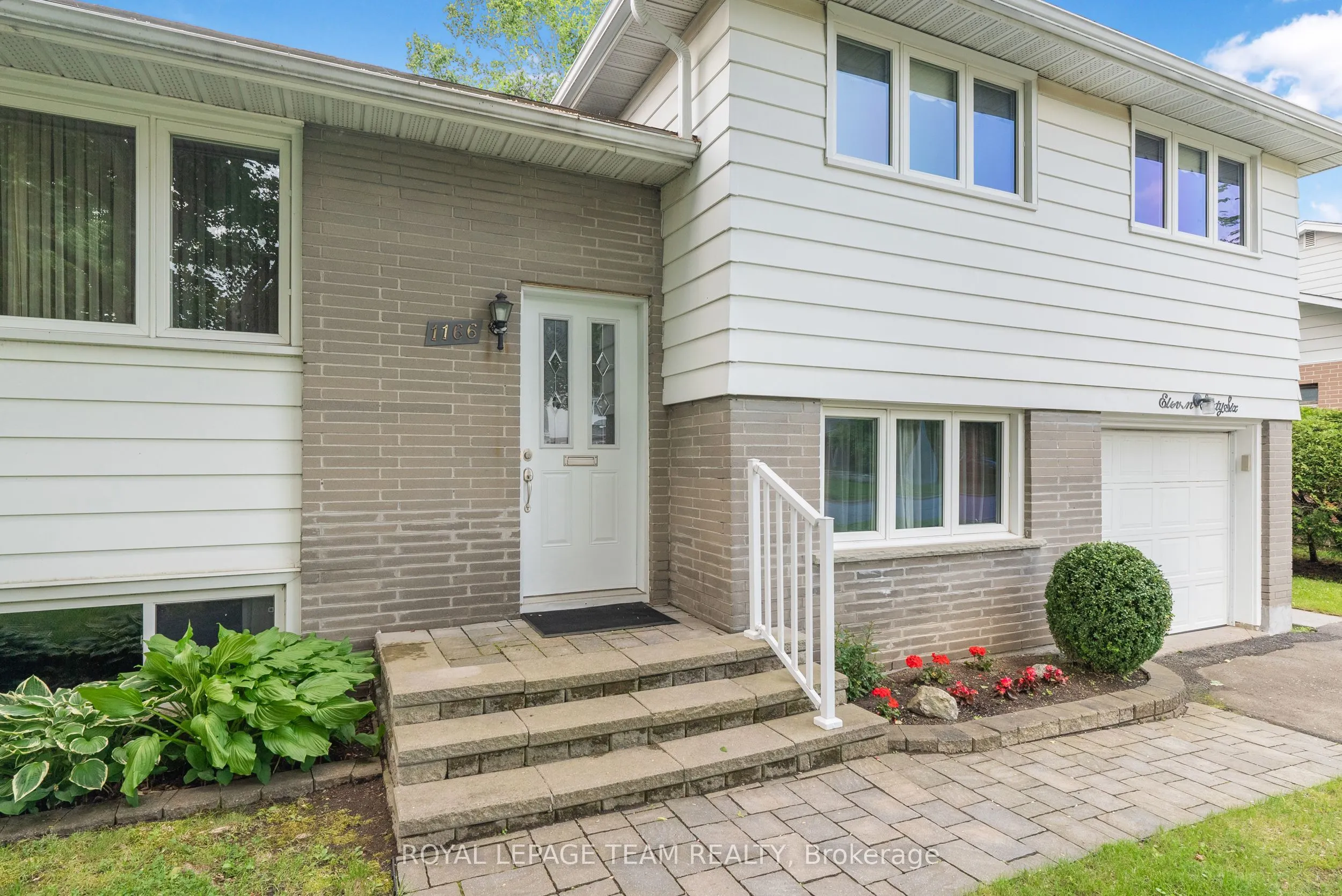 1166 Castle Hill Crescent