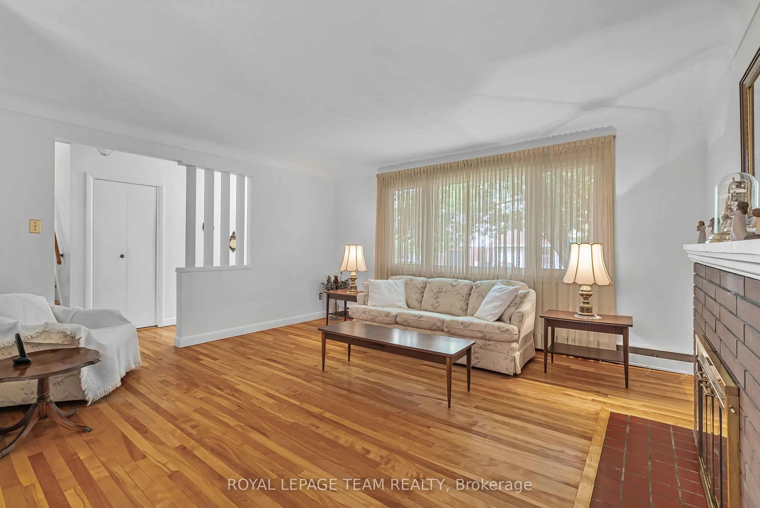 1166 Castle Hill Crescent