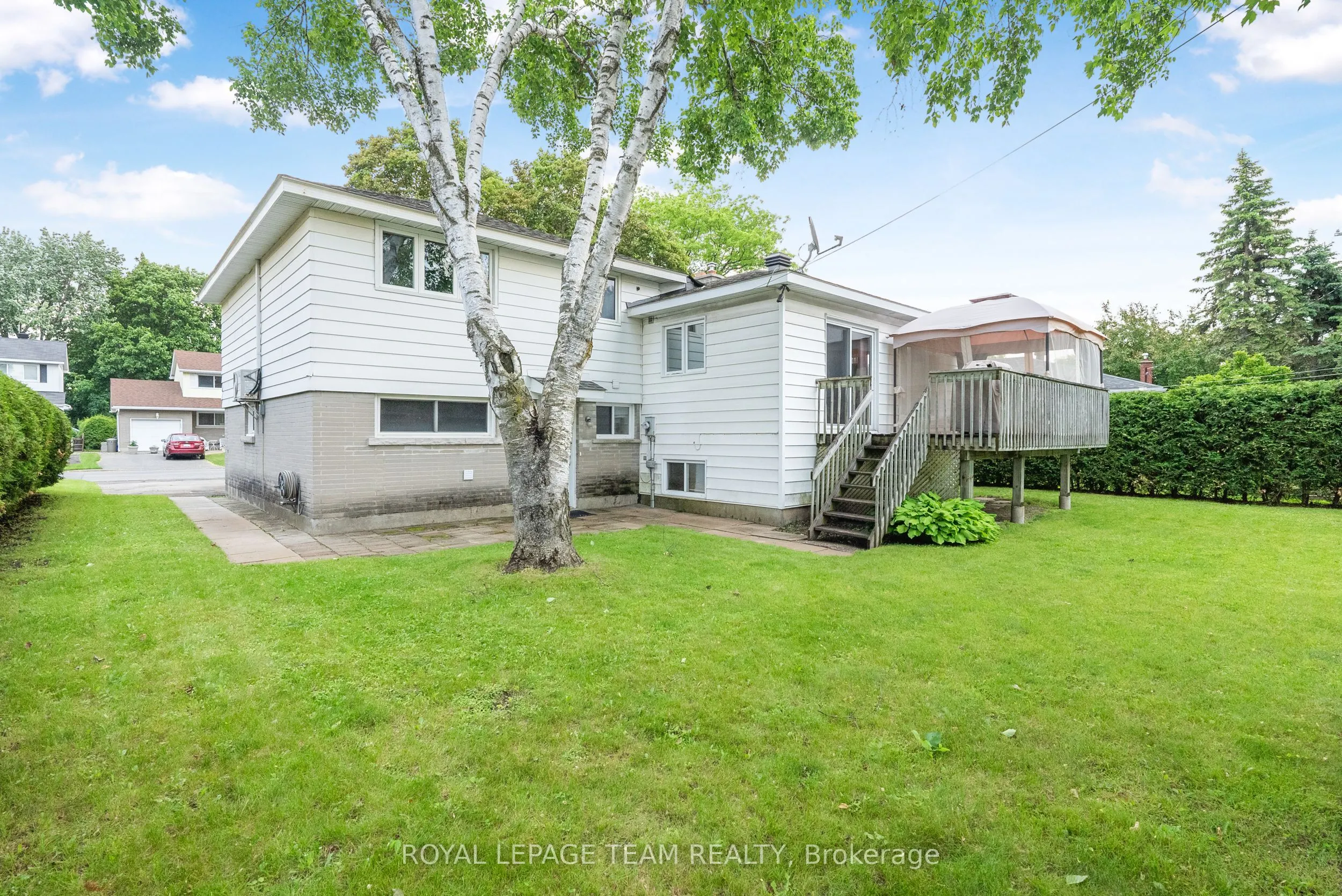 1166 Castle Hill Crescent