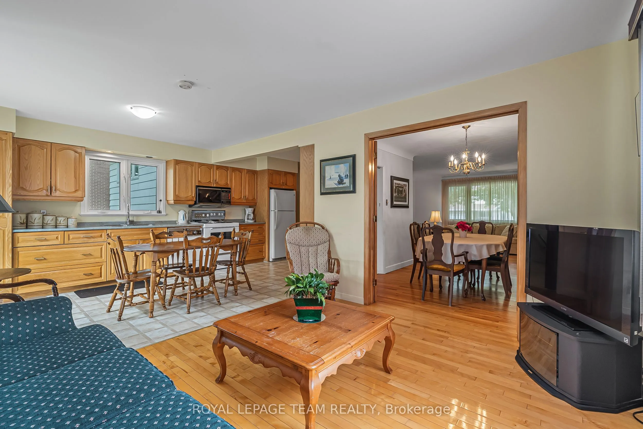 1166 Castle Hill Crescent