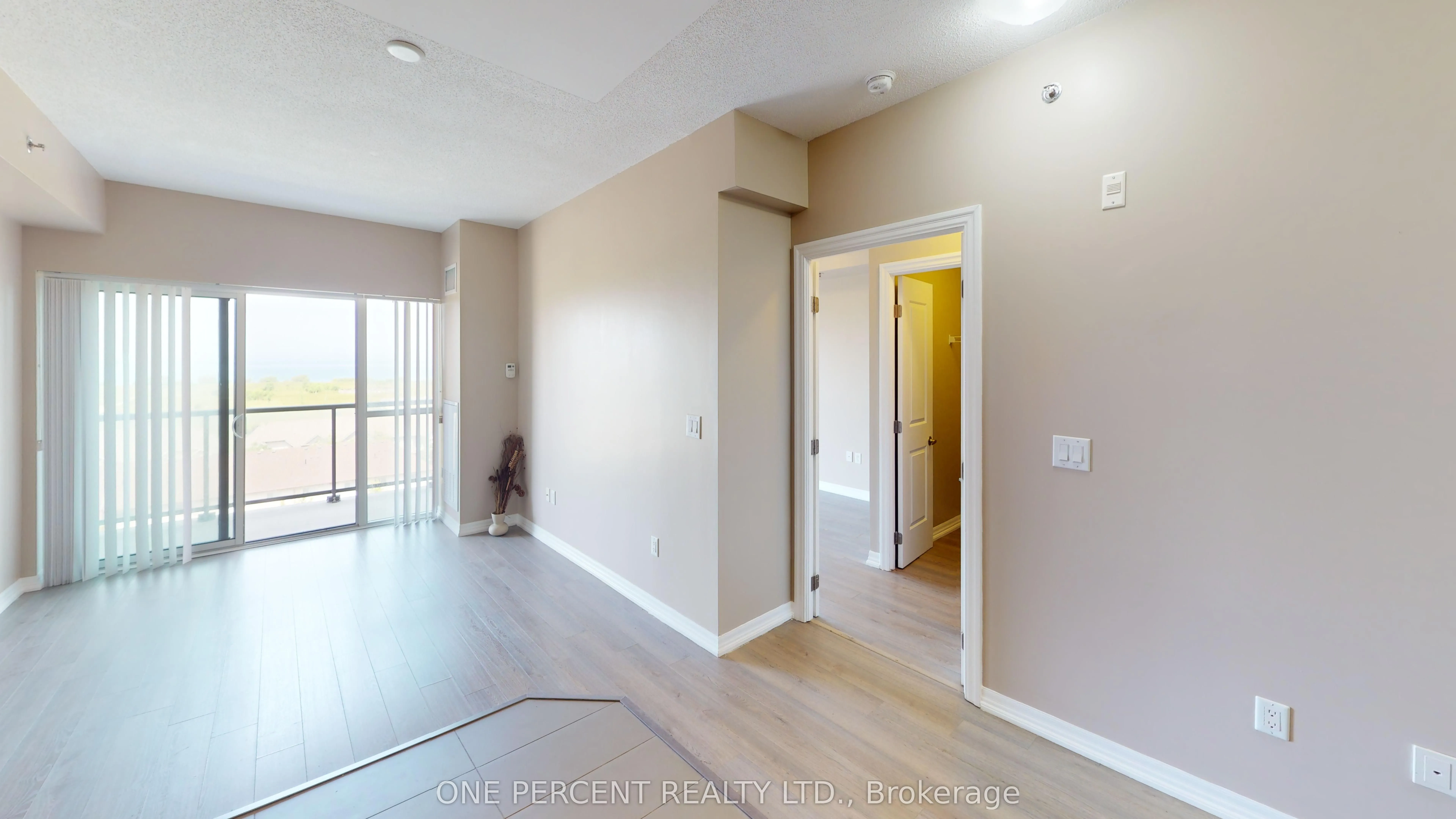 560 North Service Road, #605