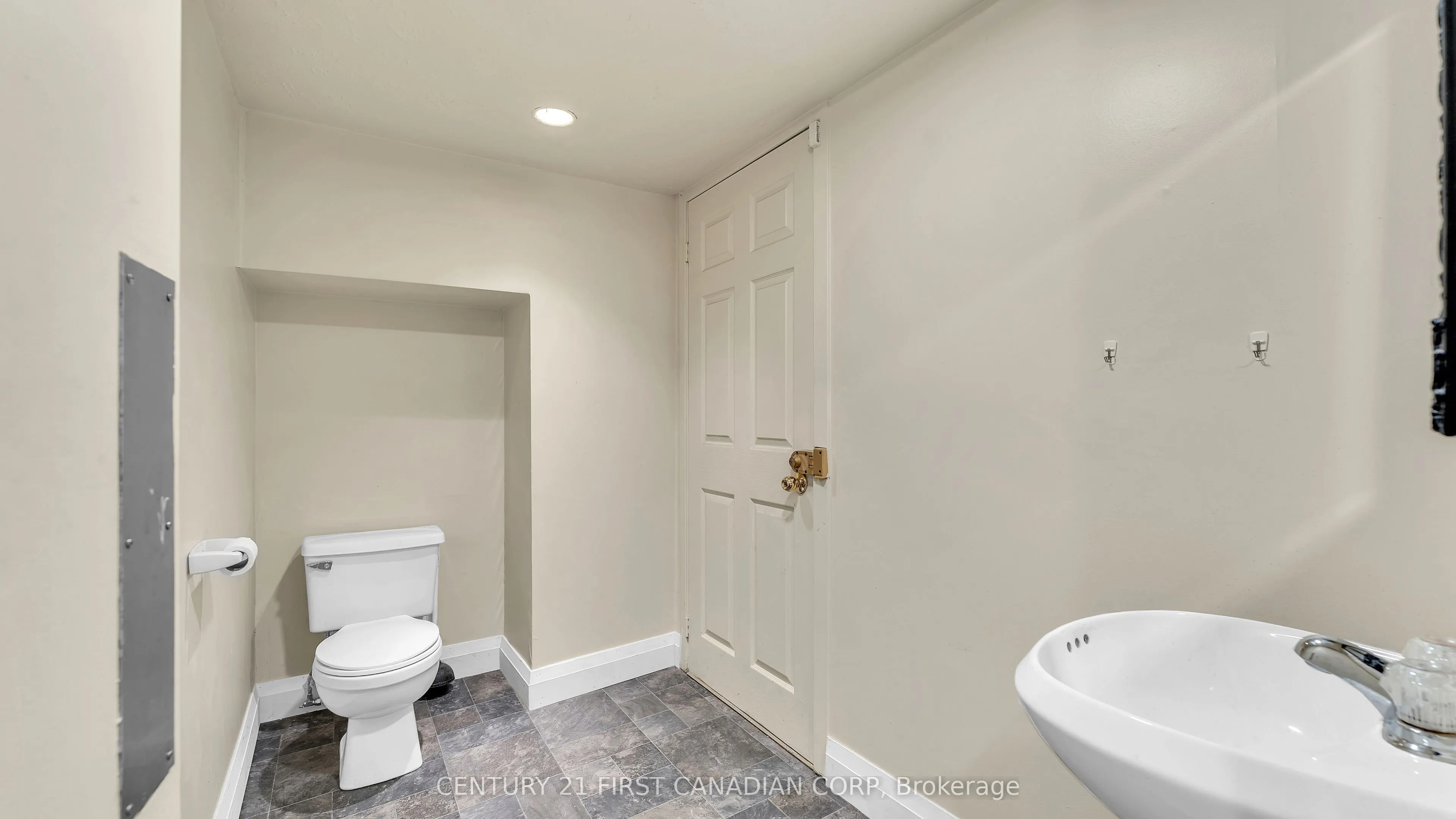 413 Main Street S