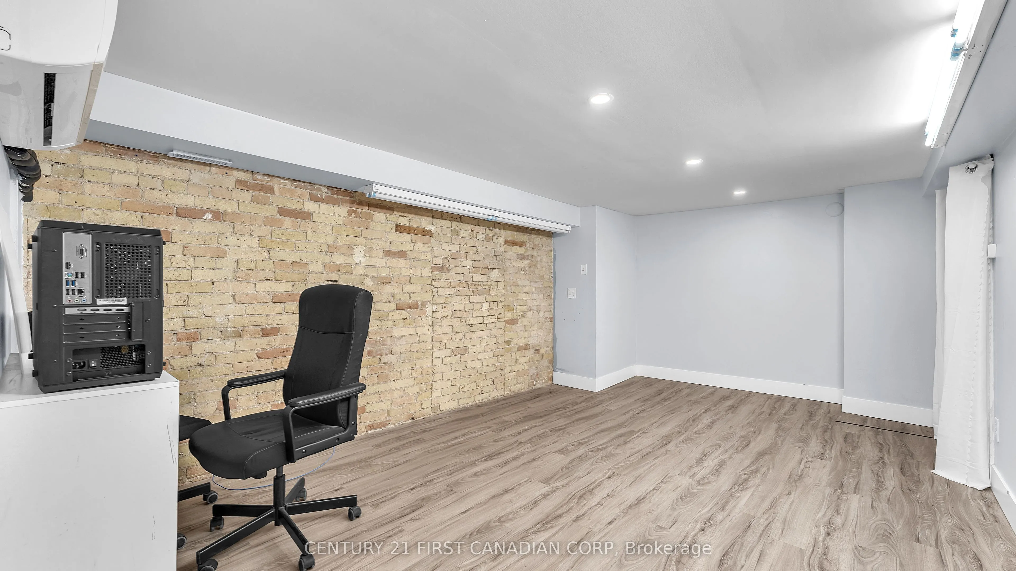 413 Main Street S
