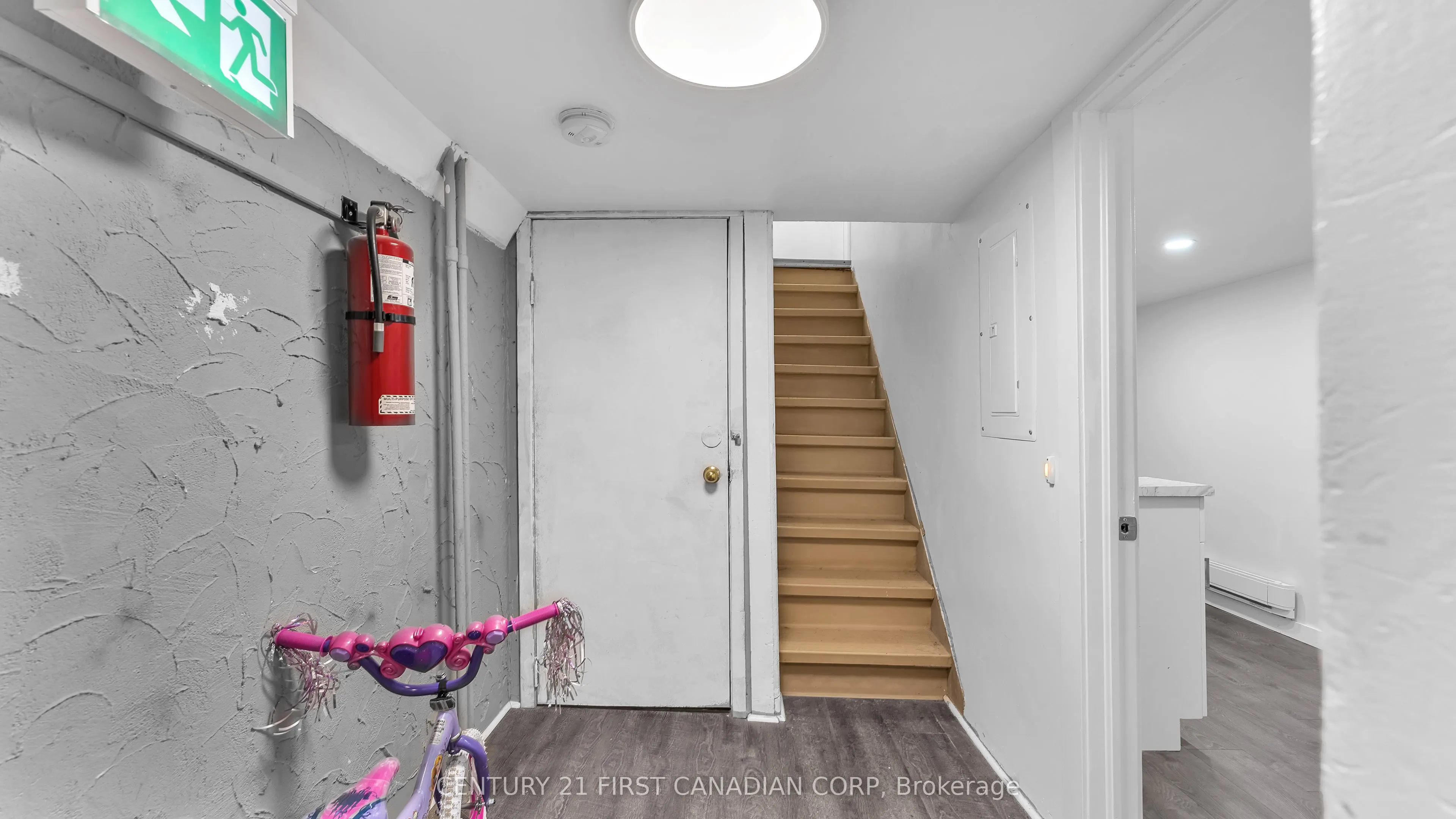 413 Main Street S