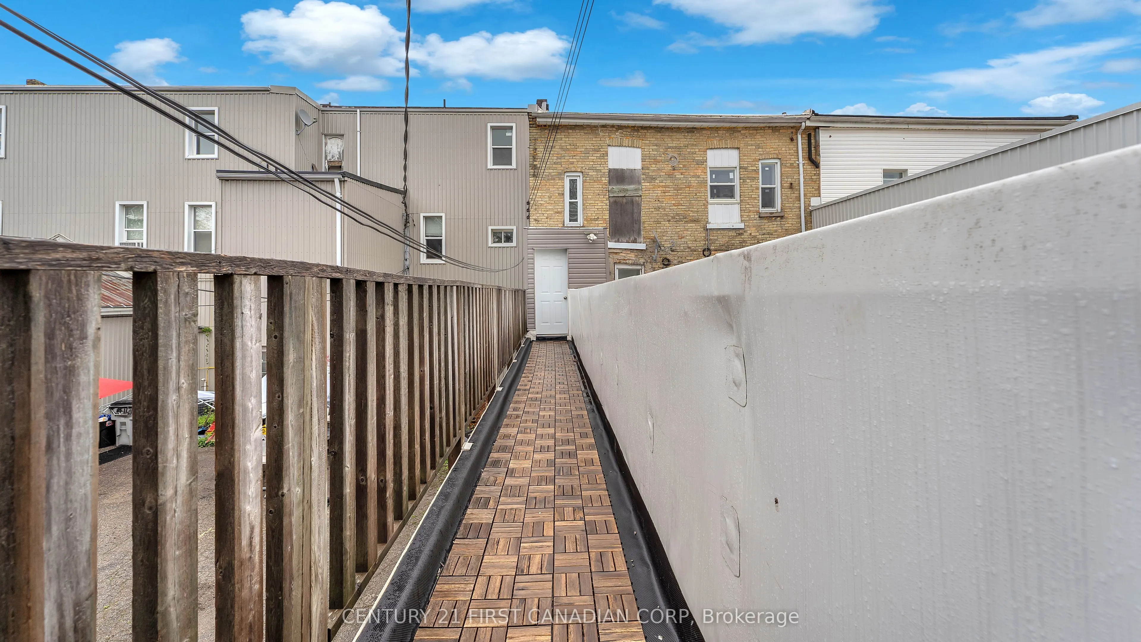 413 Main Street S