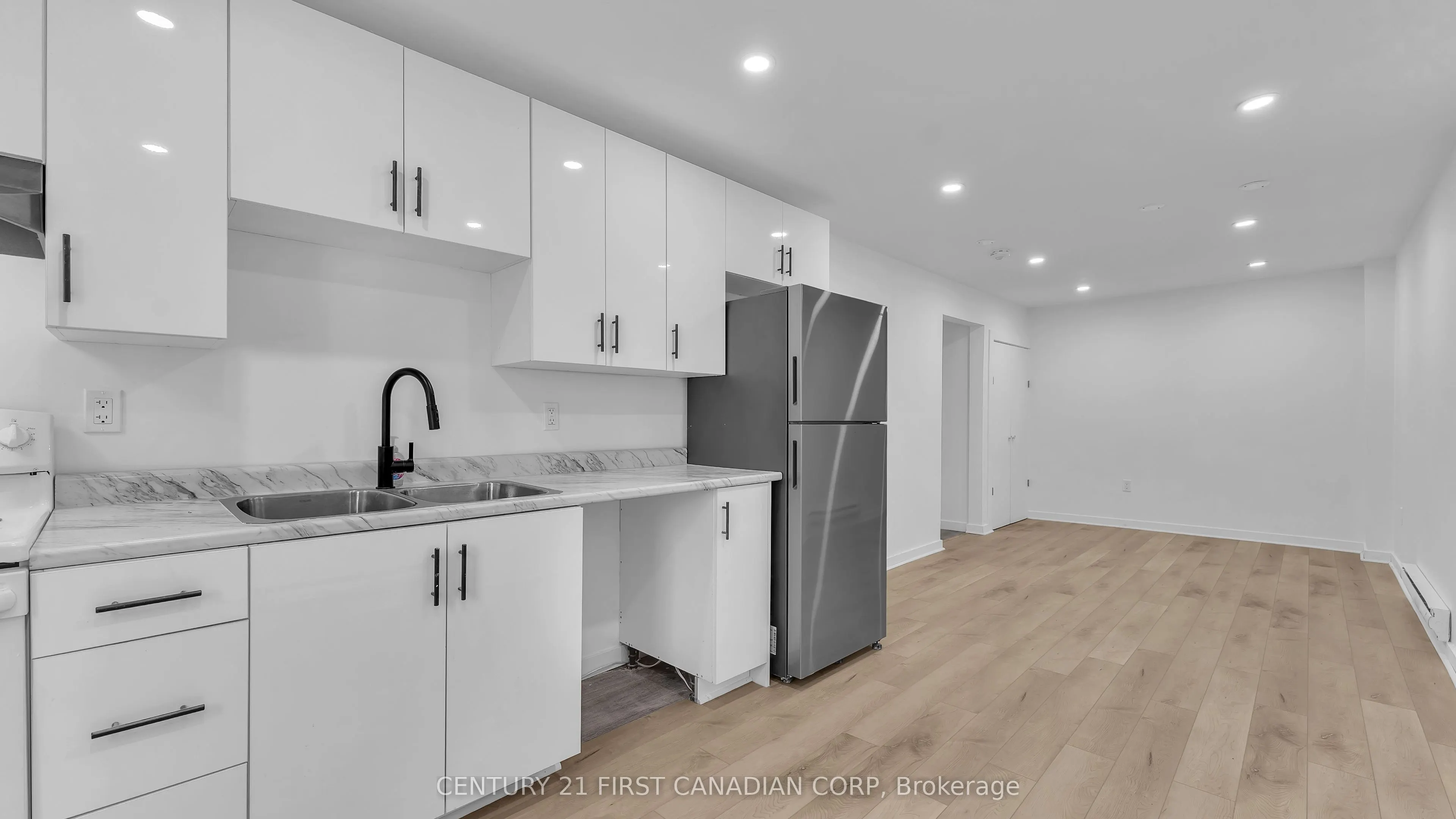 413 Main Street S