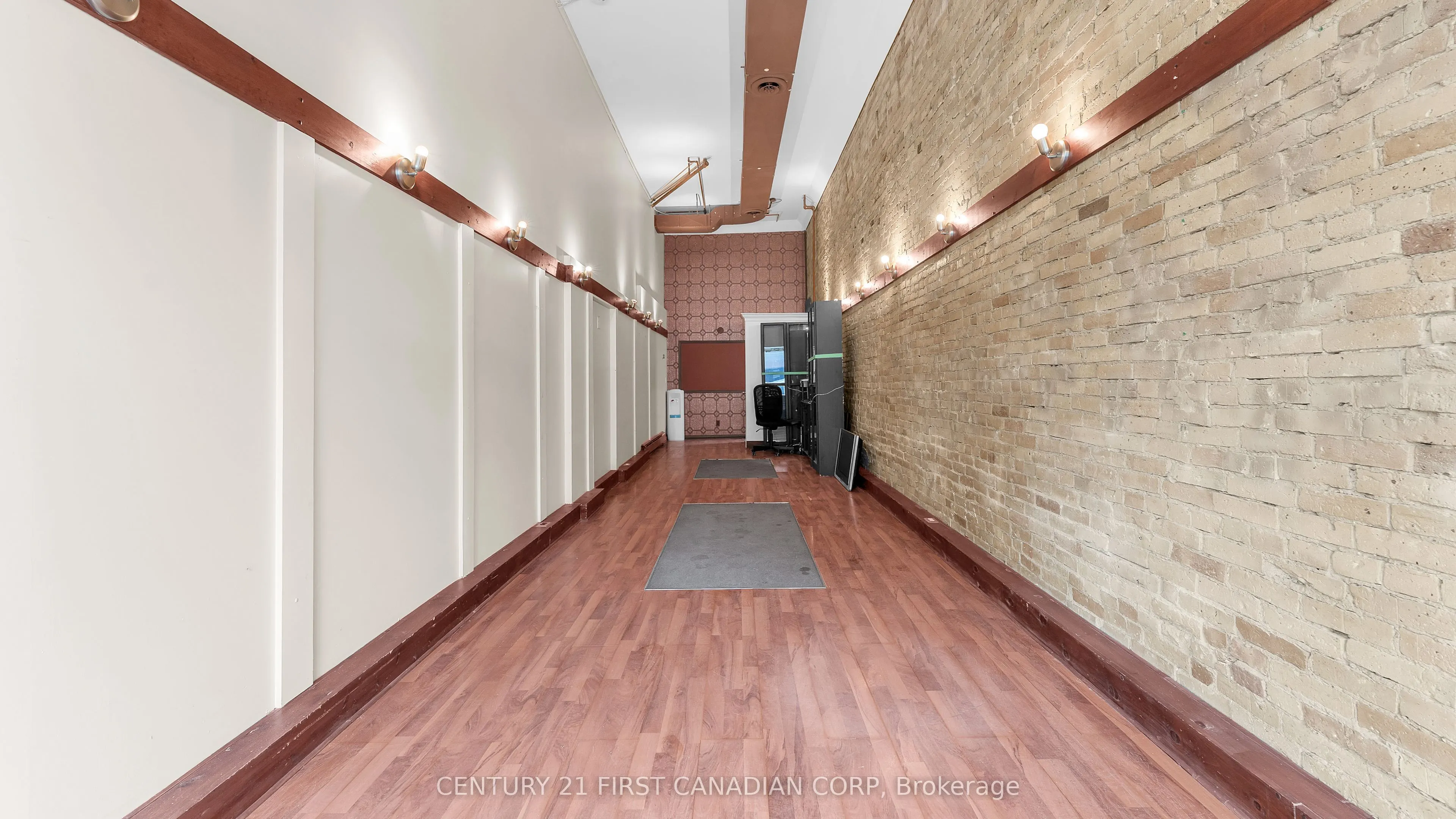 413 Main Street S