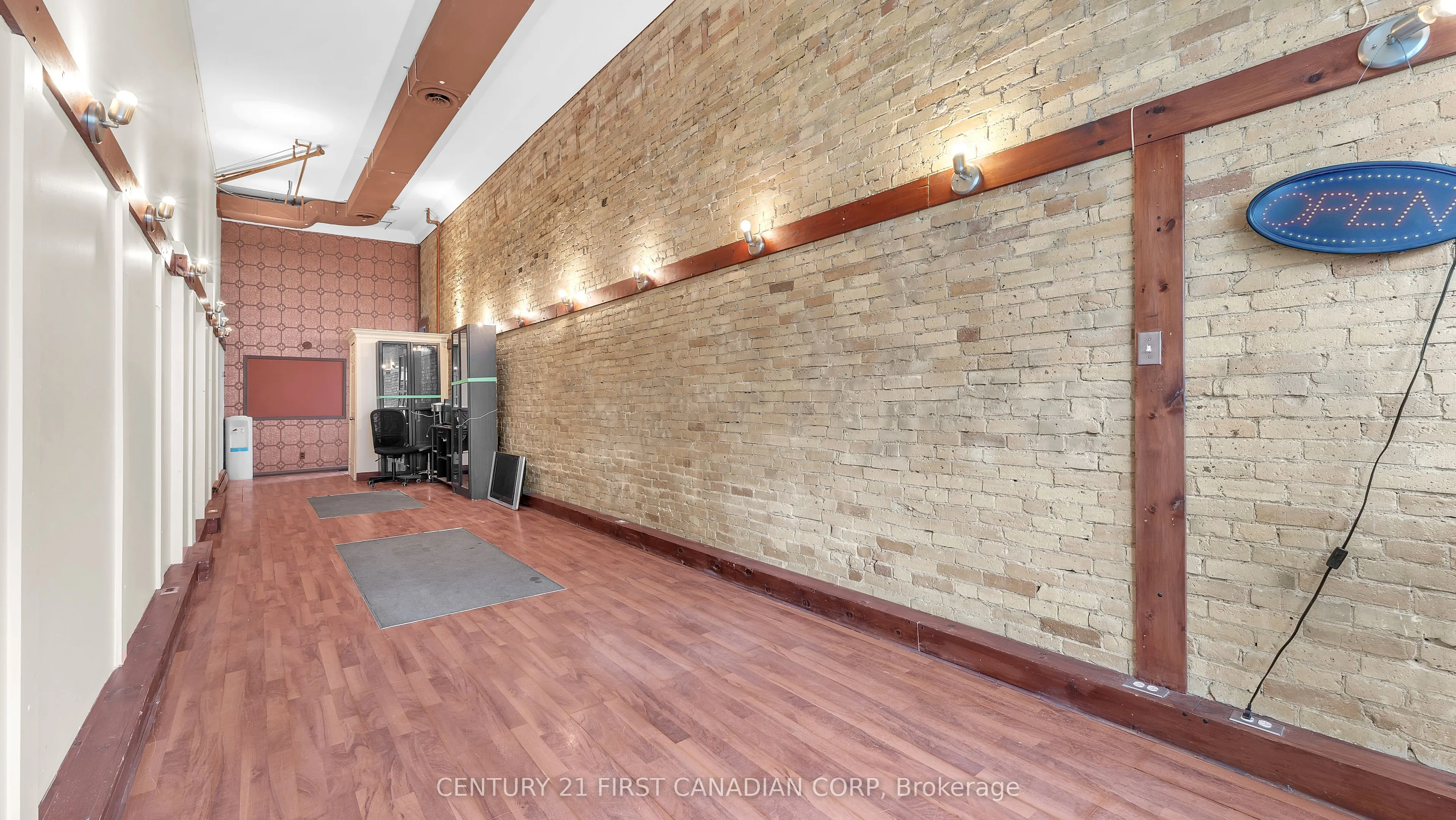 413 Main Street S