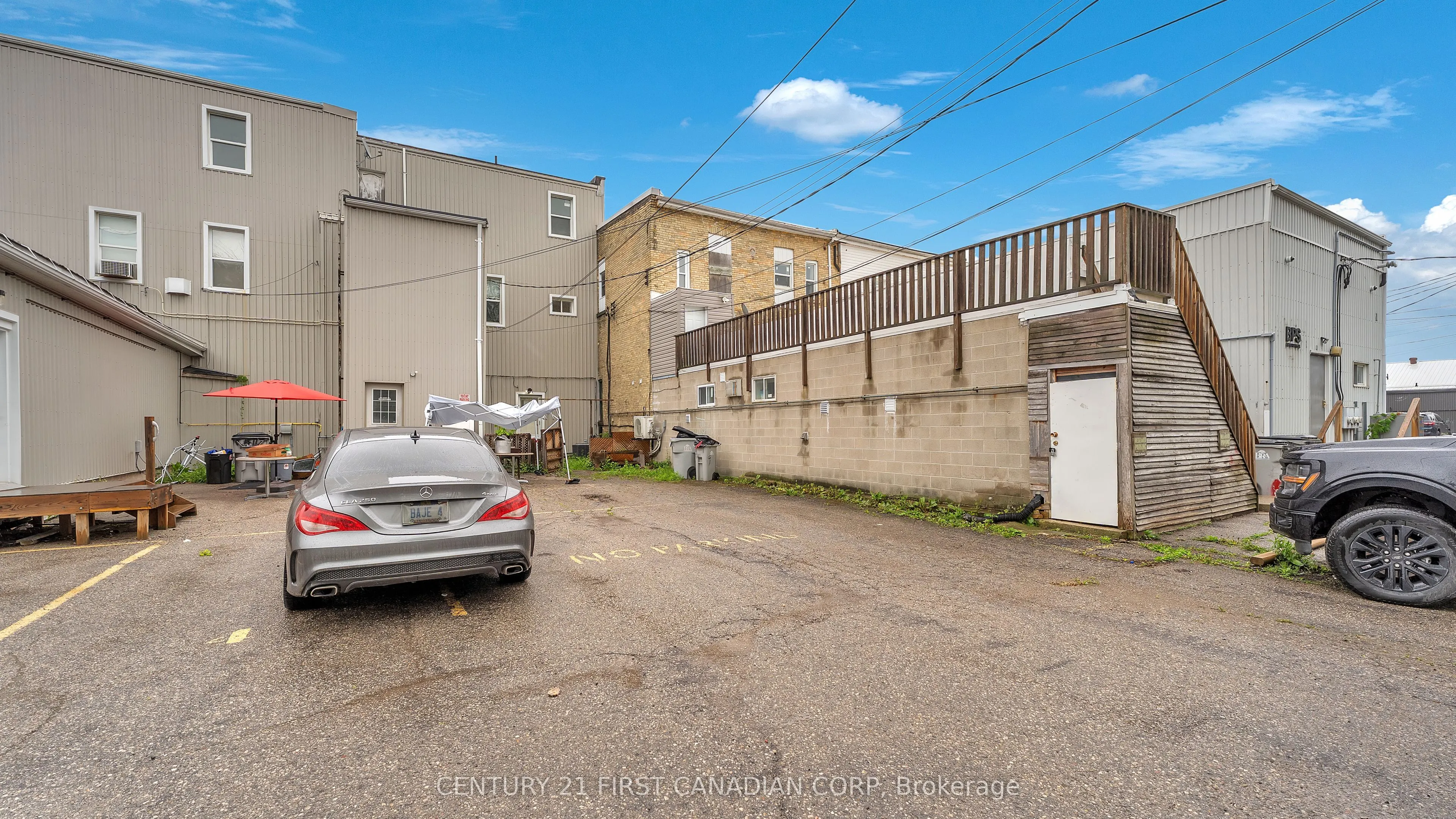 413 Main Street S