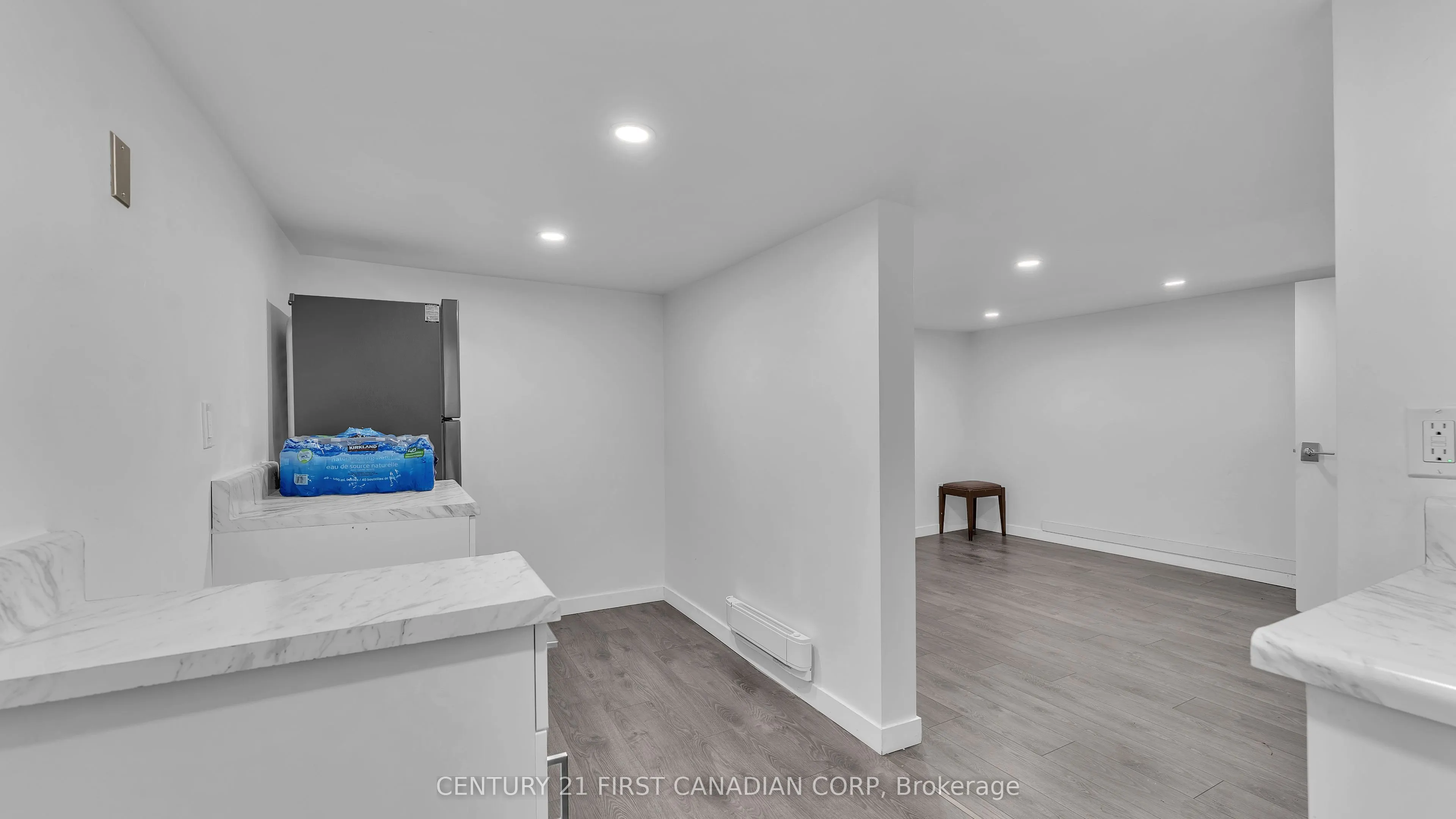 413 Main Street S