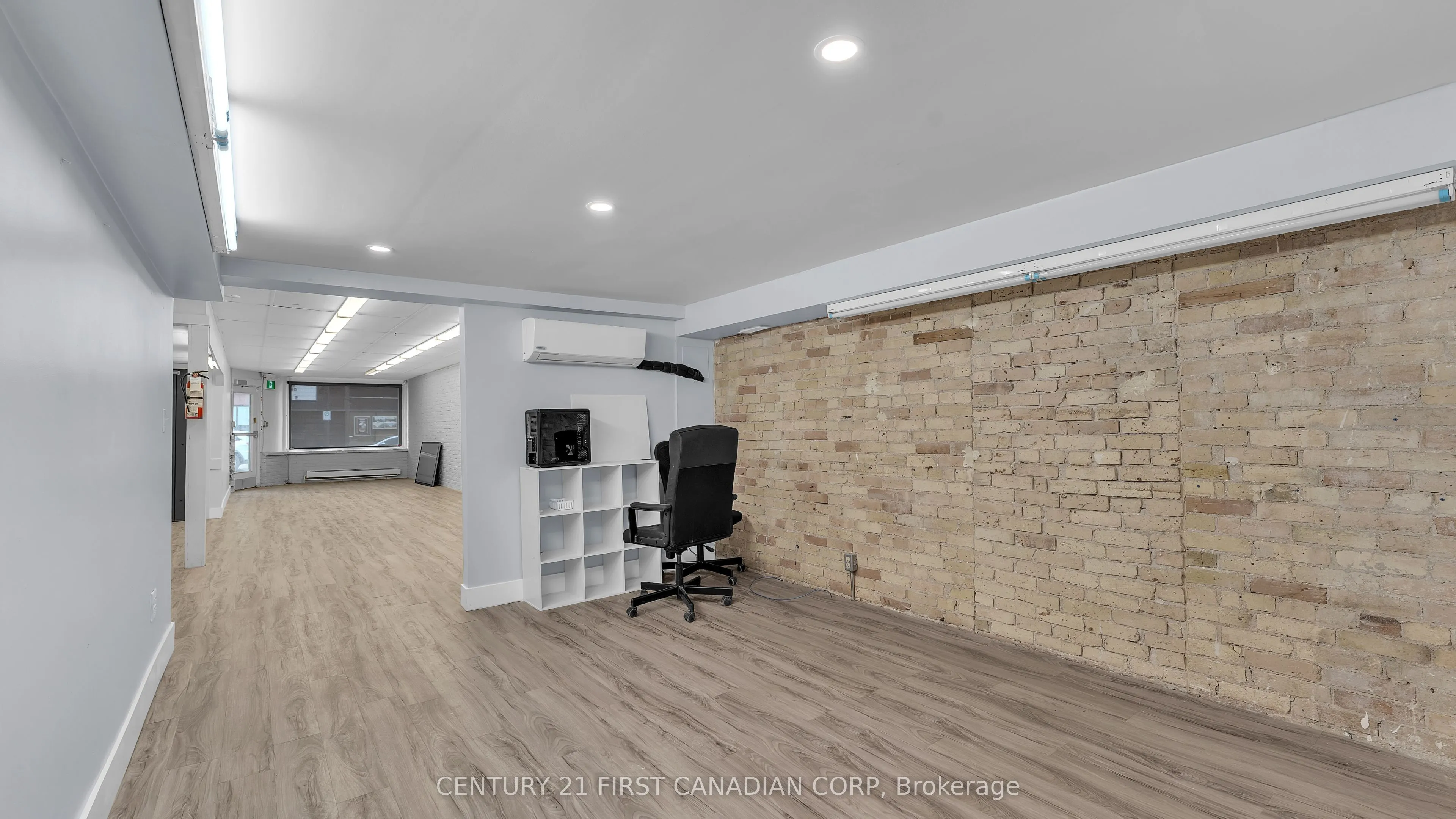 413 Main Street S