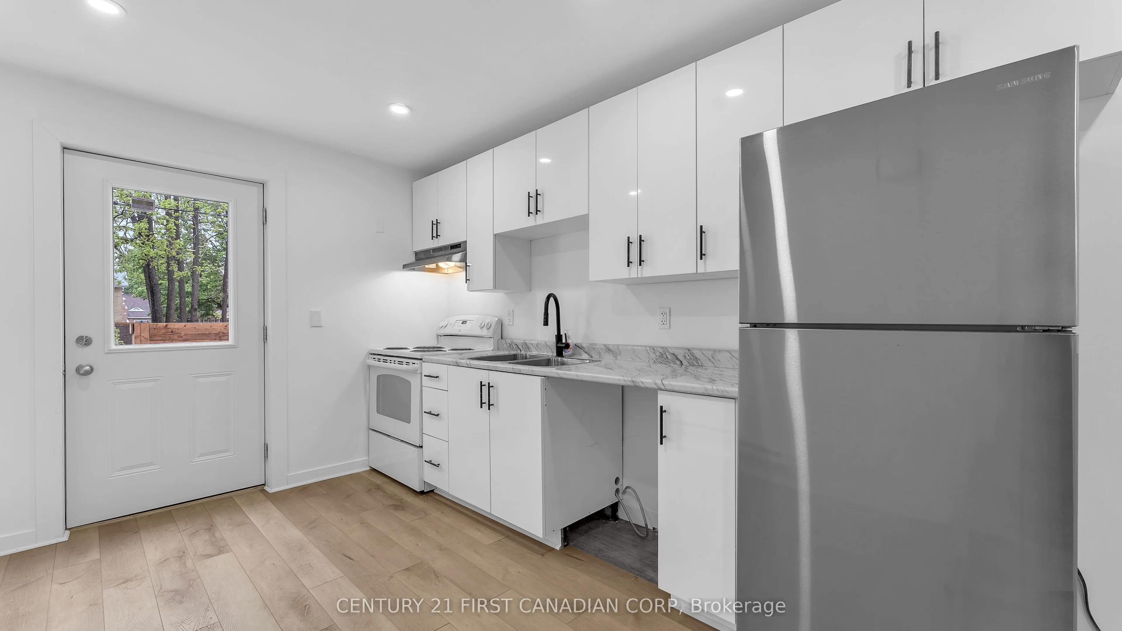 413 Main Street S